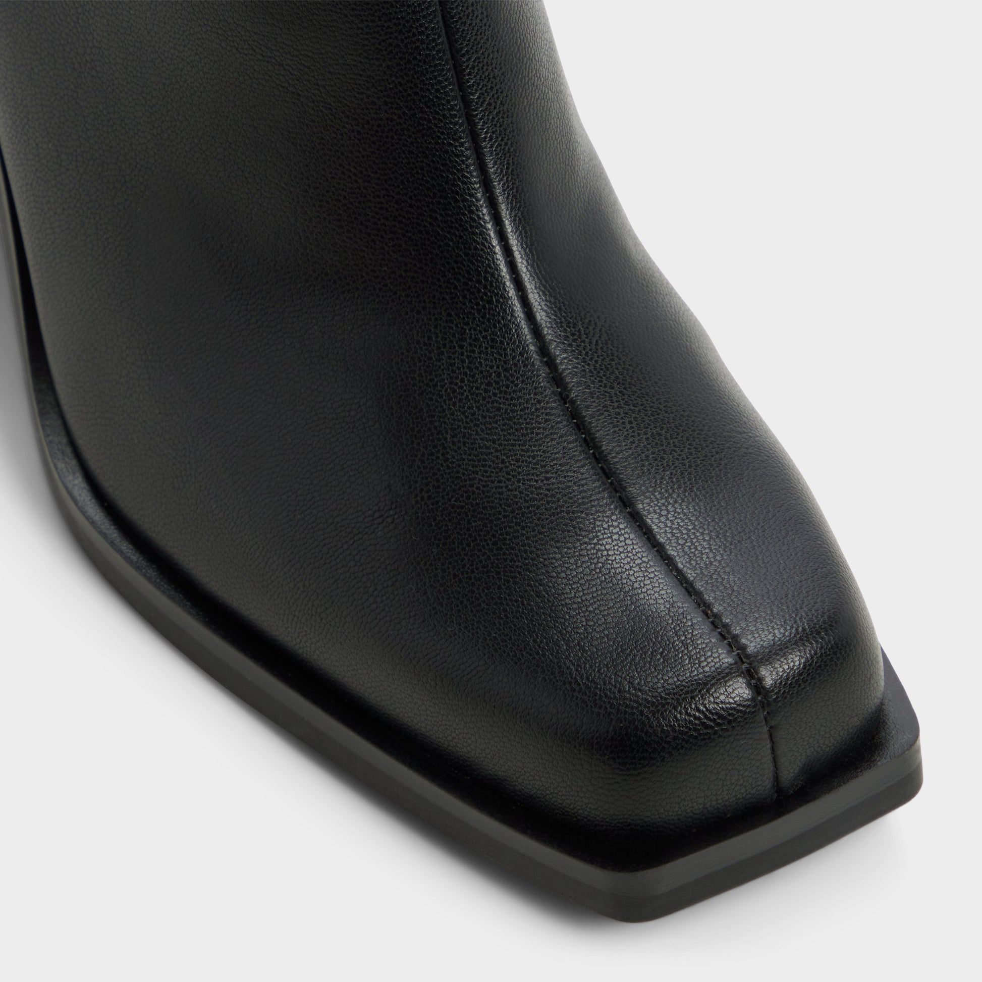 Gros plan de la Noir Joma Bottillon
