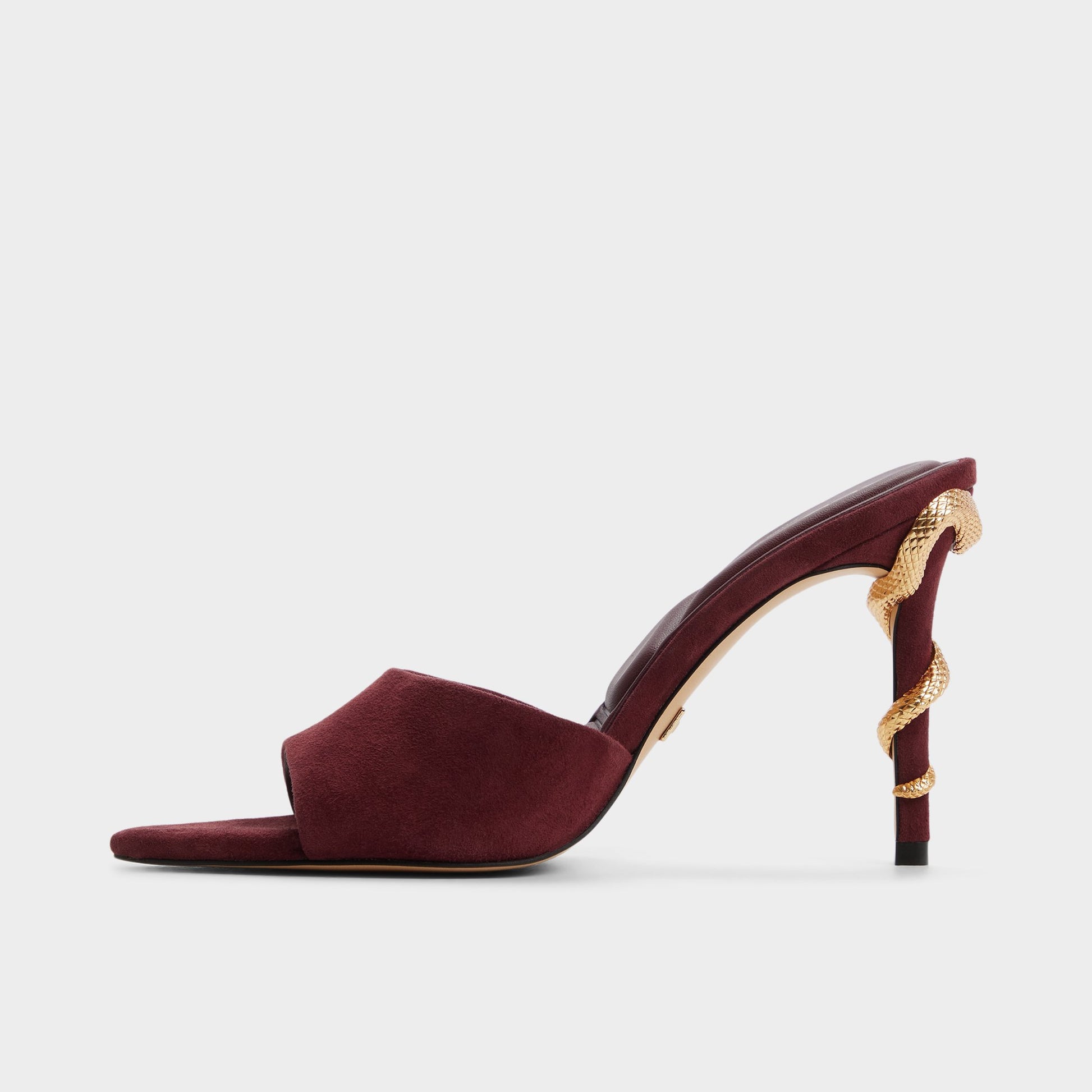 Side view of Bordo Seashella Heeled mule