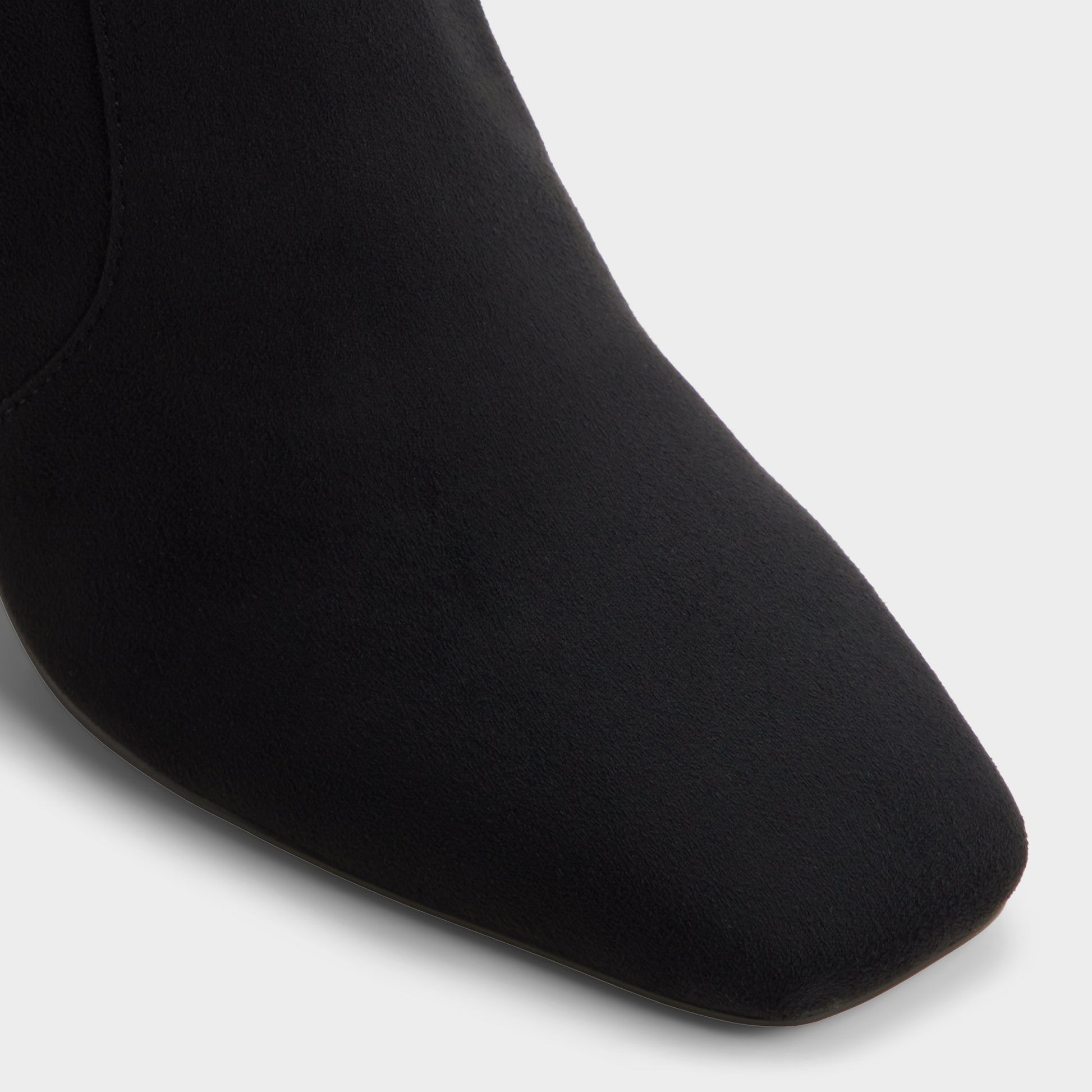 Gros plan de la Autre Noir Indigo Bottillon