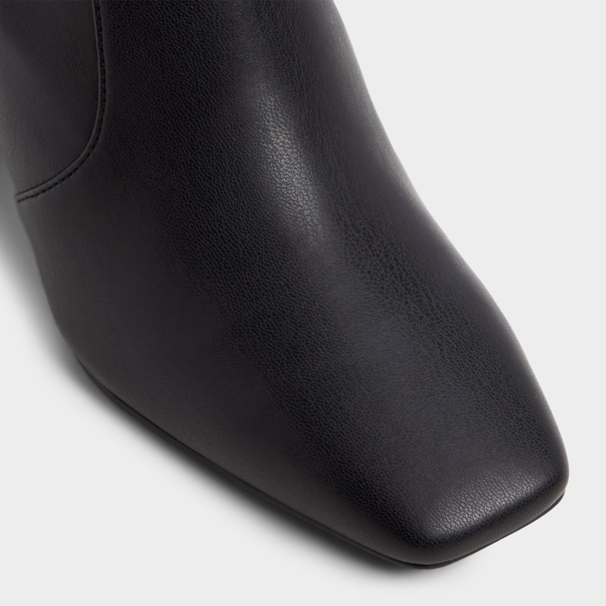 Gros plan de la Noir Indigo Bottillon