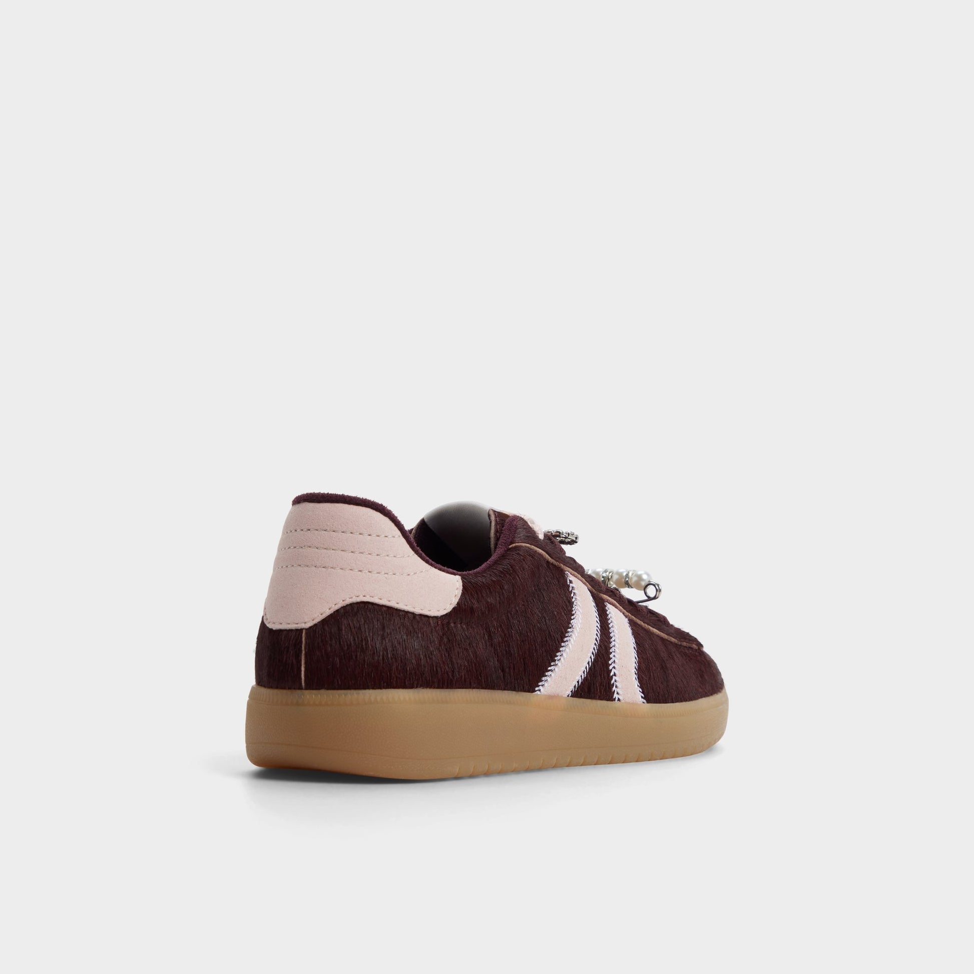 Three-quarter angle of Open Red Chicsneaker2 Low top sneaker's back side