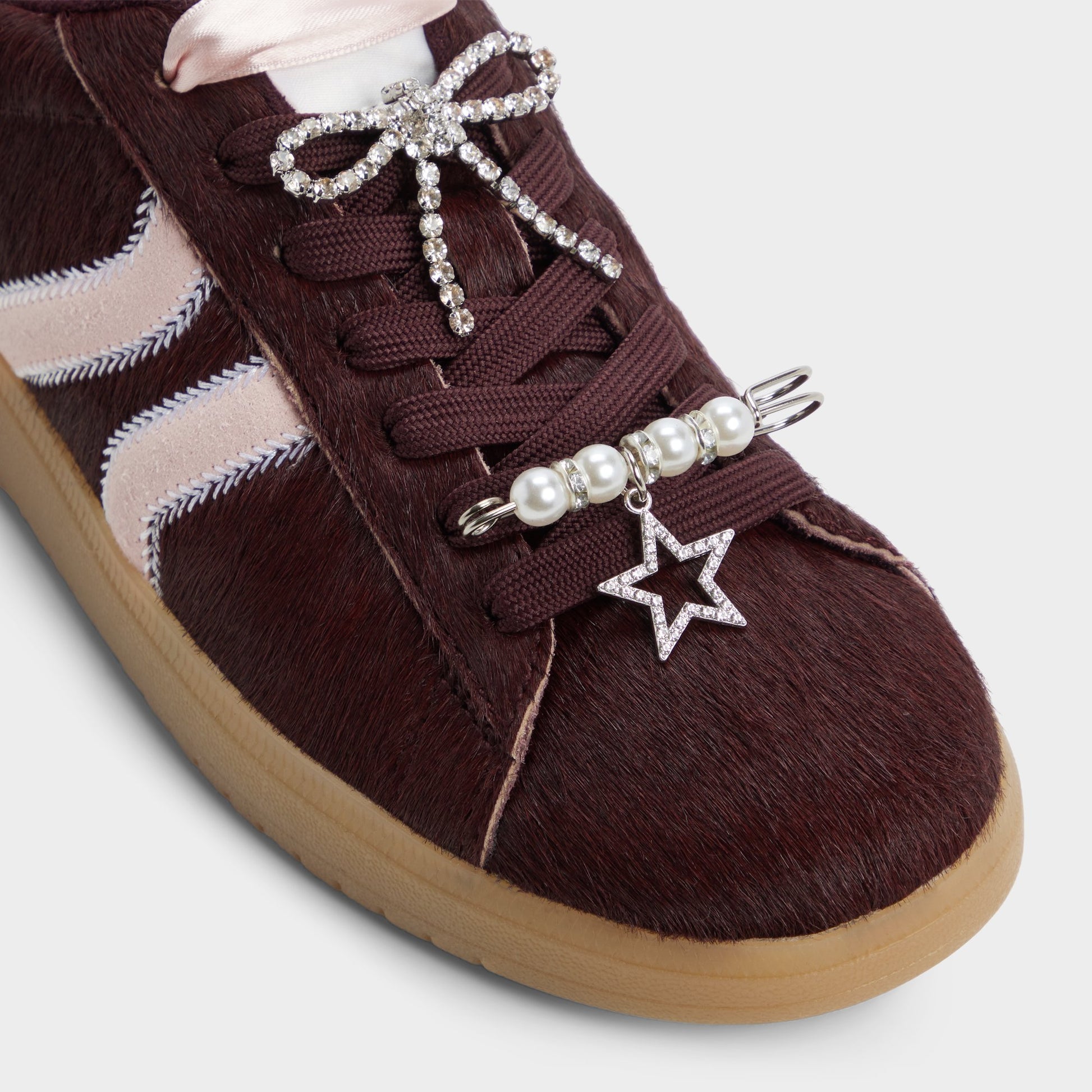 Close-up of the Open Red Chicsneaker2 Low top sneaker