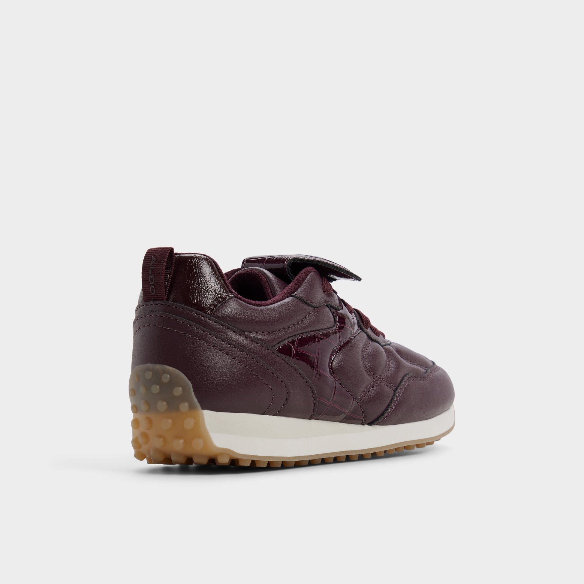 Three-quarter angle of Bordo Siyara Jogger sneaker's back side