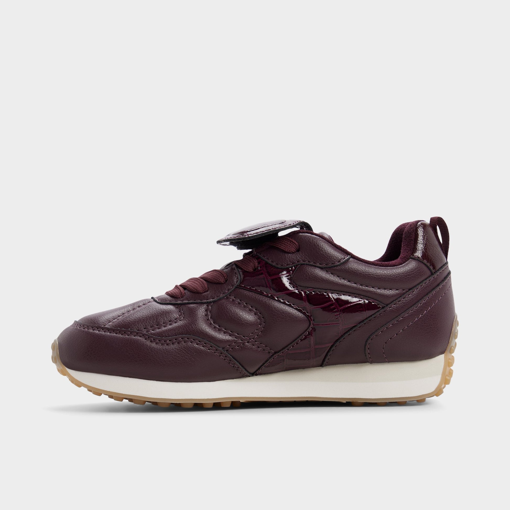 Side view of Bordo Siyara Jogger sneaker