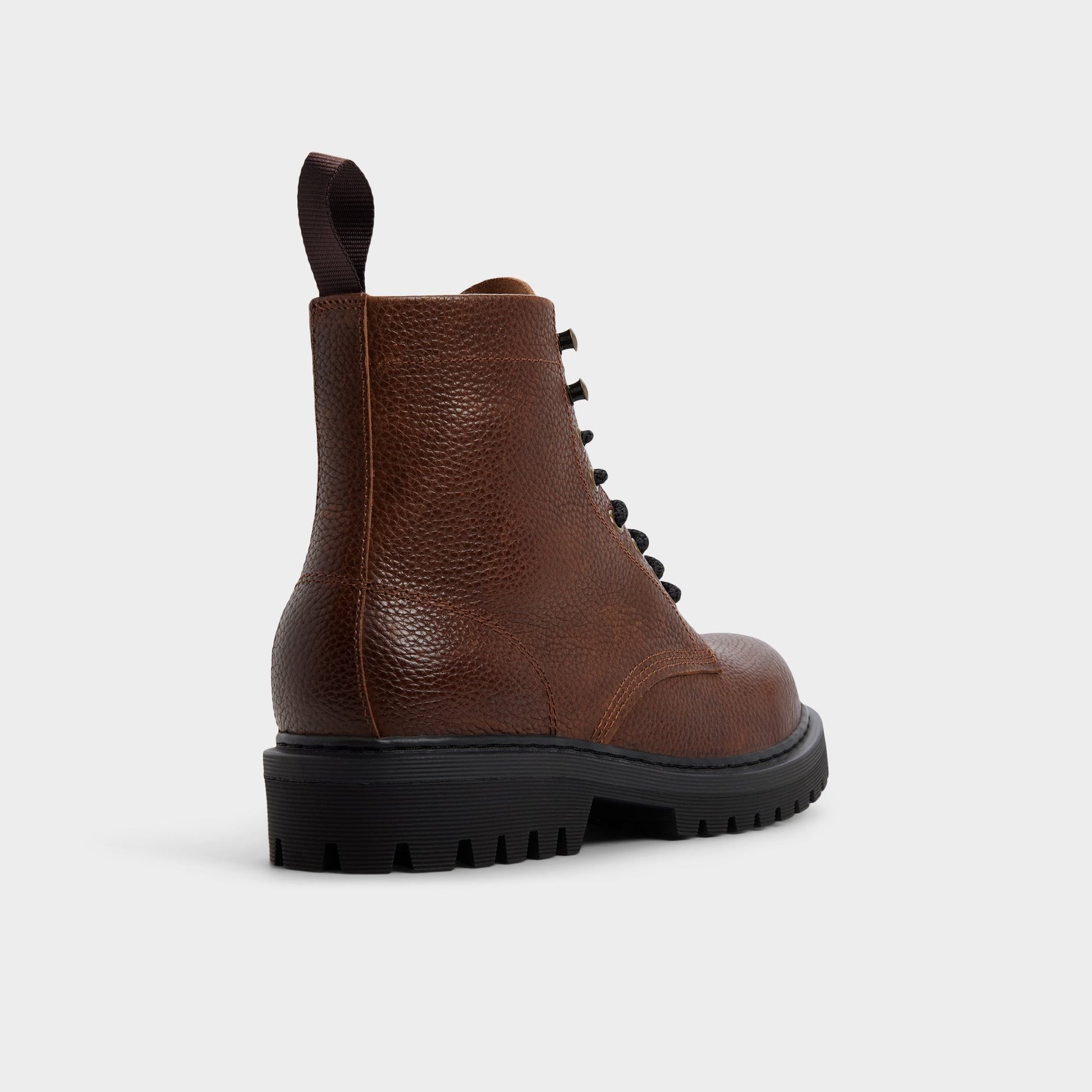 Angle de trois quarts de l'arrière de Marron Foncé Doublezero Botte lacée