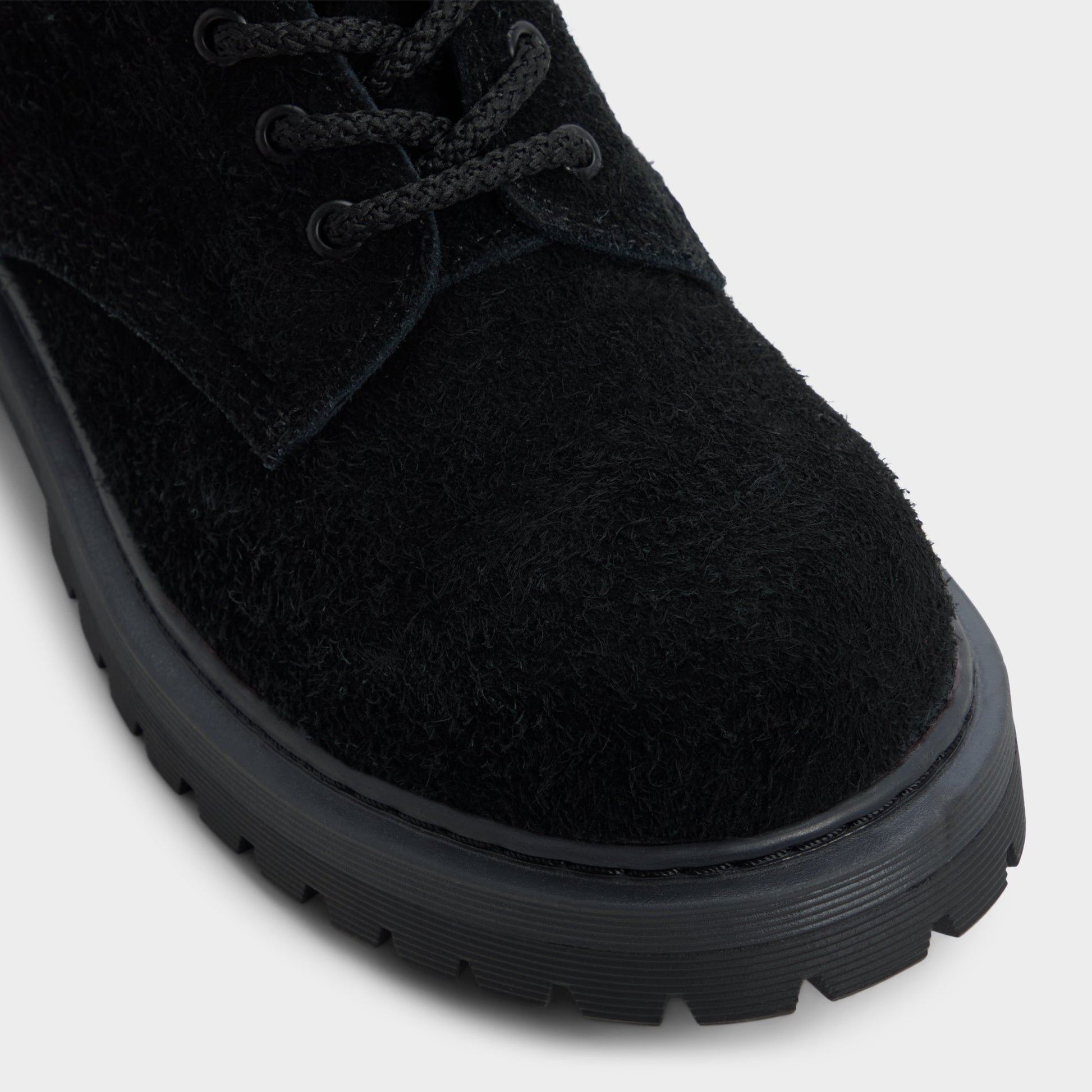 Gros plan de la Noir Doublezero Botte lacée