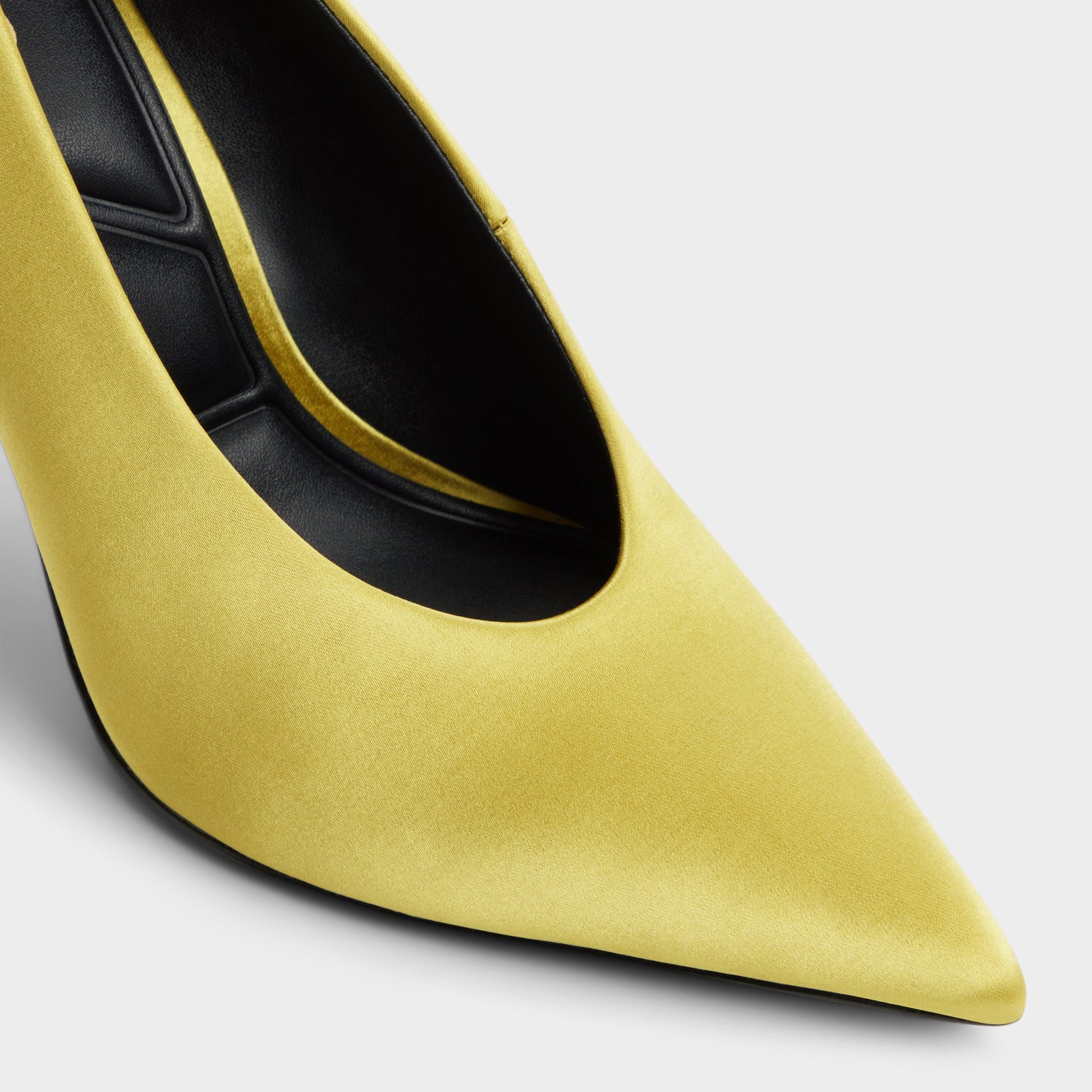 Close-up of the Lime Green Lessy Pump
