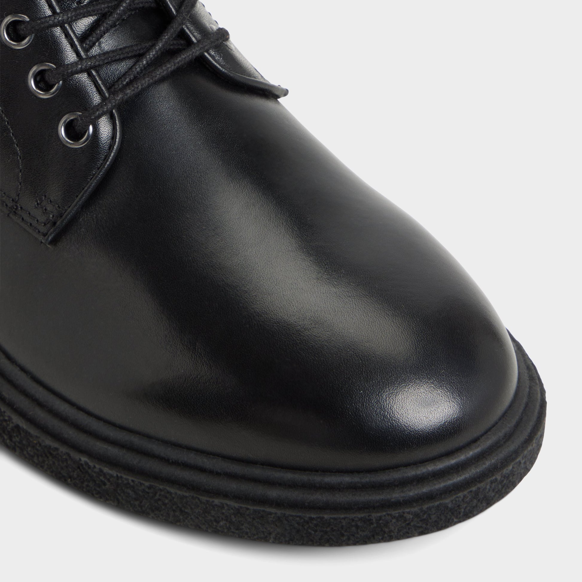 Gros plan de la Noir Waltonn Botte lacée