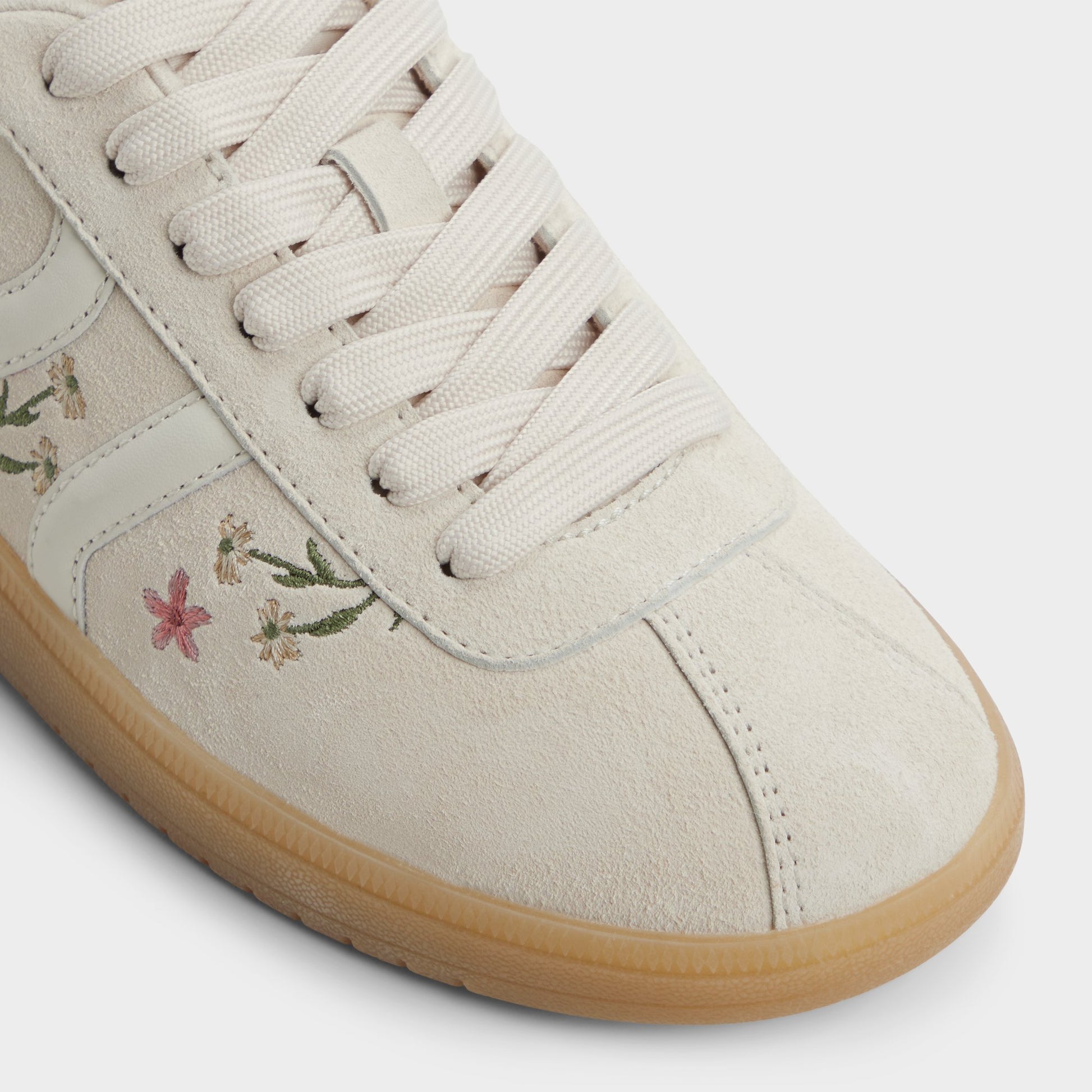 Close-up of the Light Pink Chicsneaker Sneaker
