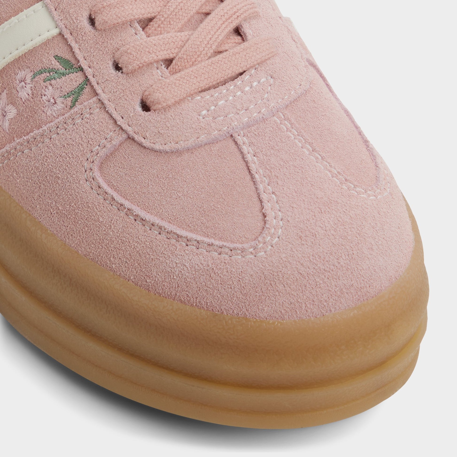 Close-up of the Light Pink Elabrintar Sneaker