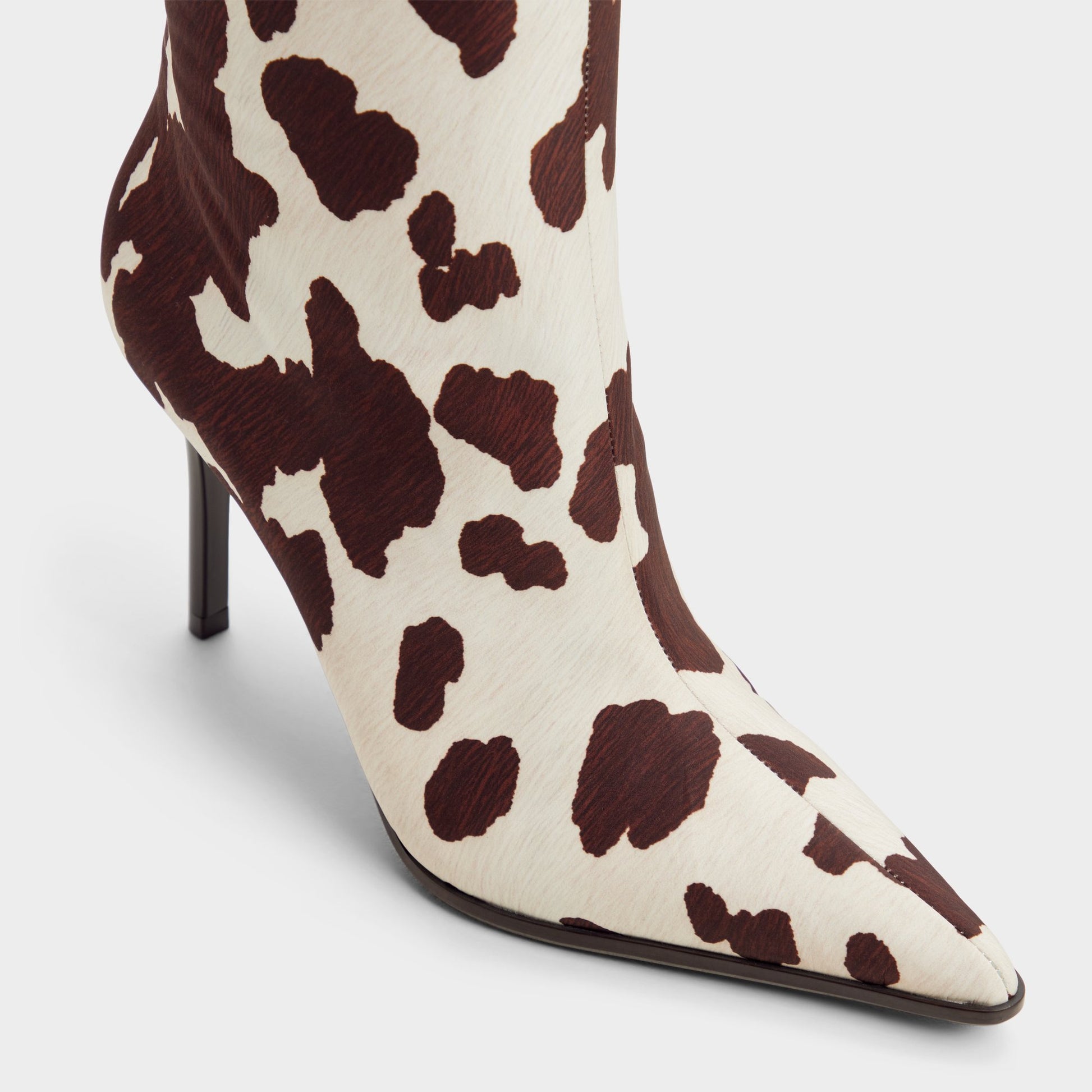 Close-up of the Open brown Re-emma Knee-high boot