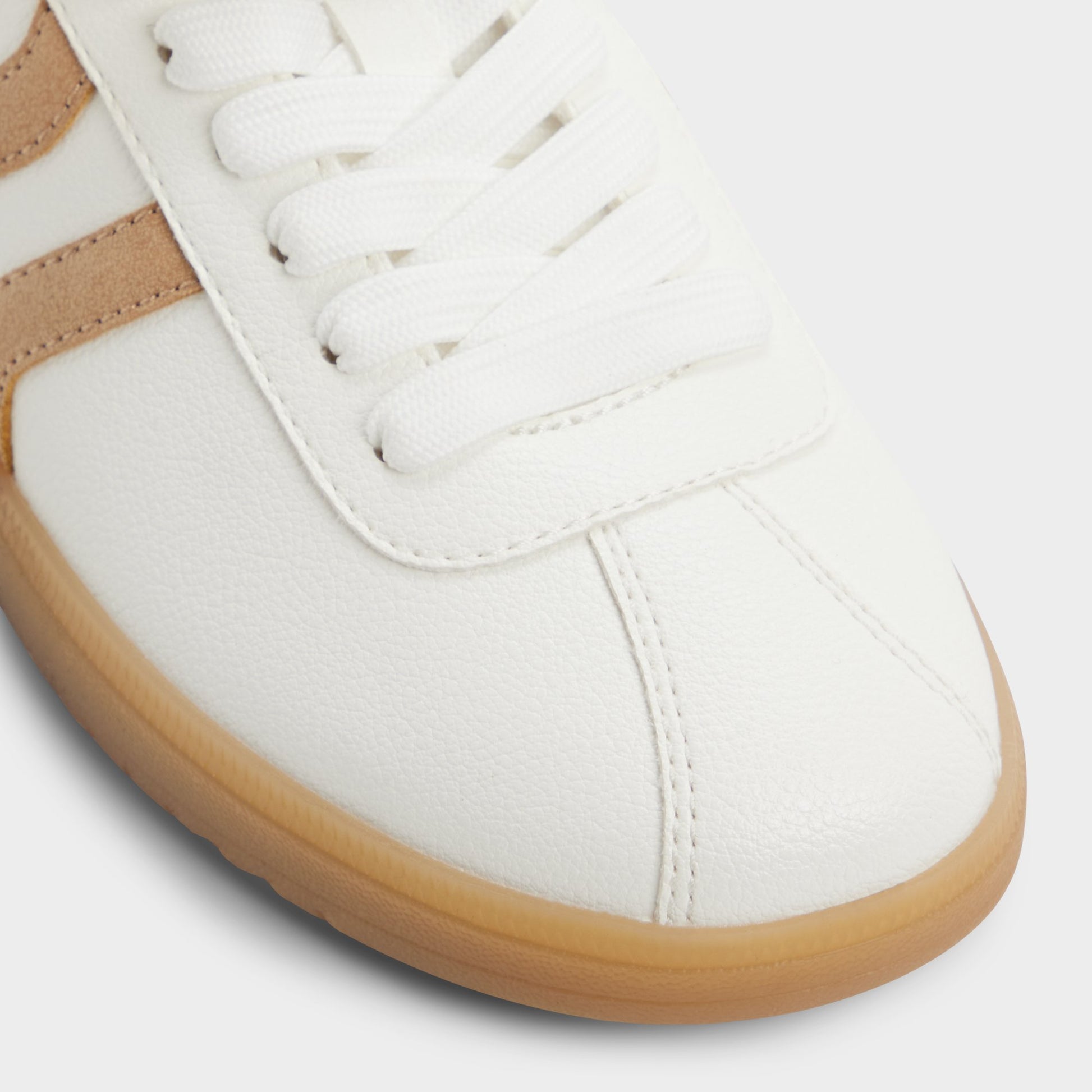Close-up of the Natural Itsneaker Sneaker