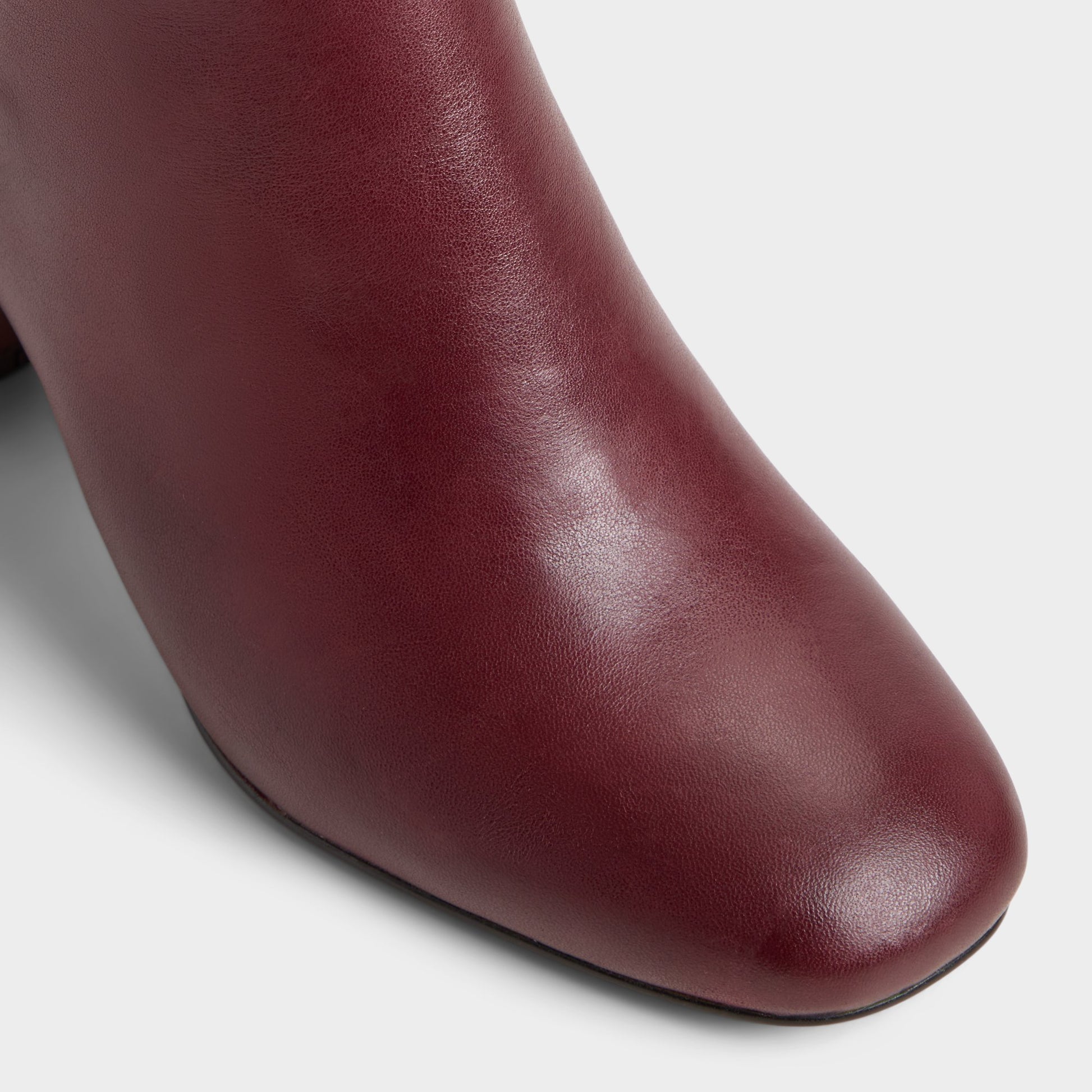 Close-up of the Bordo Satori-wc Knee-high boot