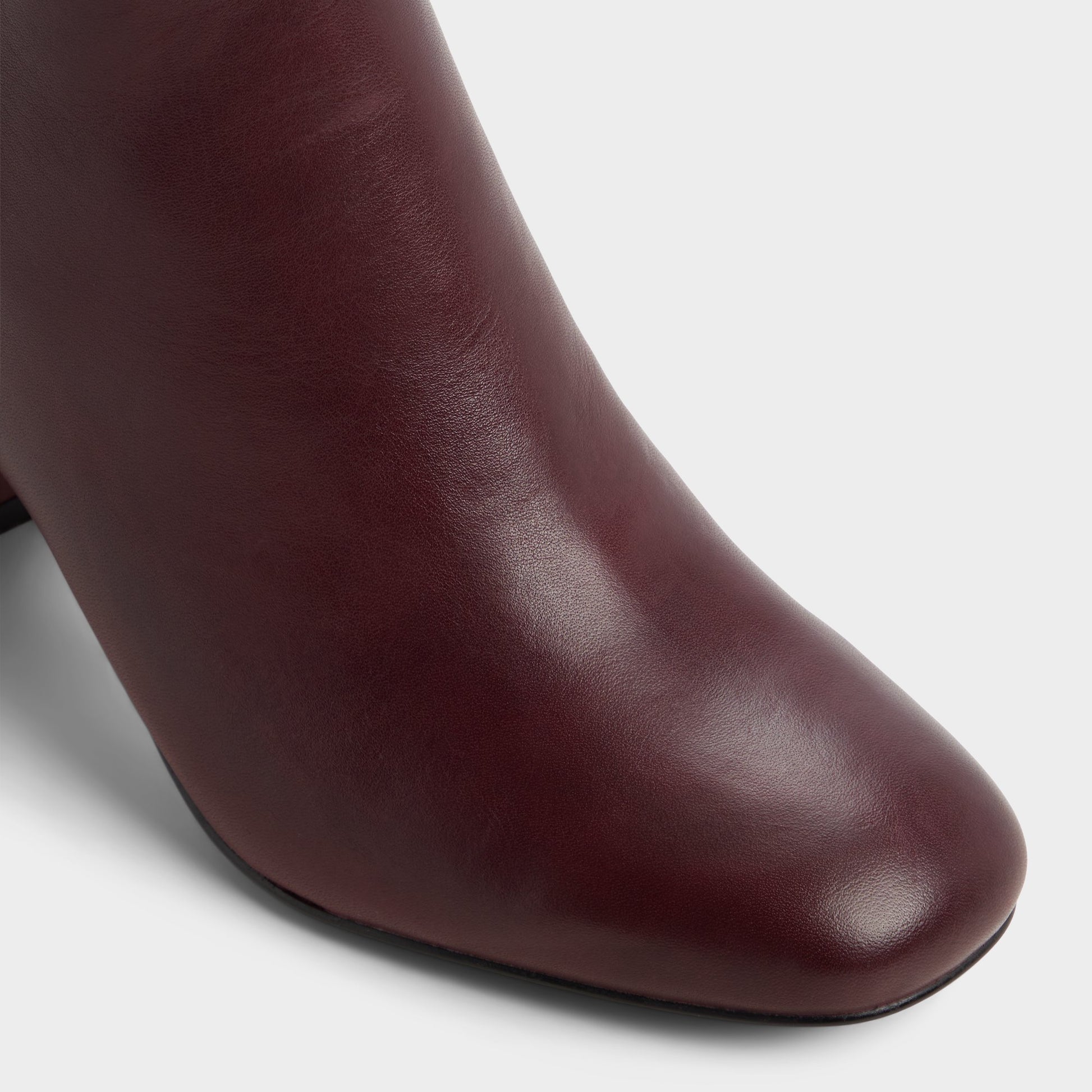 Close-up of the Bordo Satori Knee-high boot
