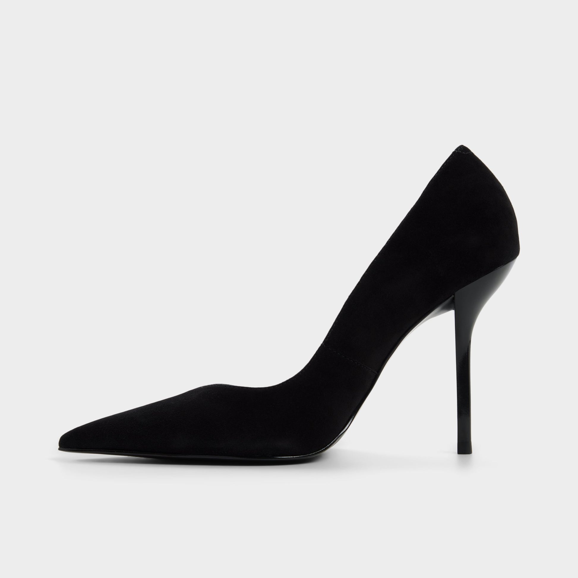Vue latérale de Noir Emelie Escarpin