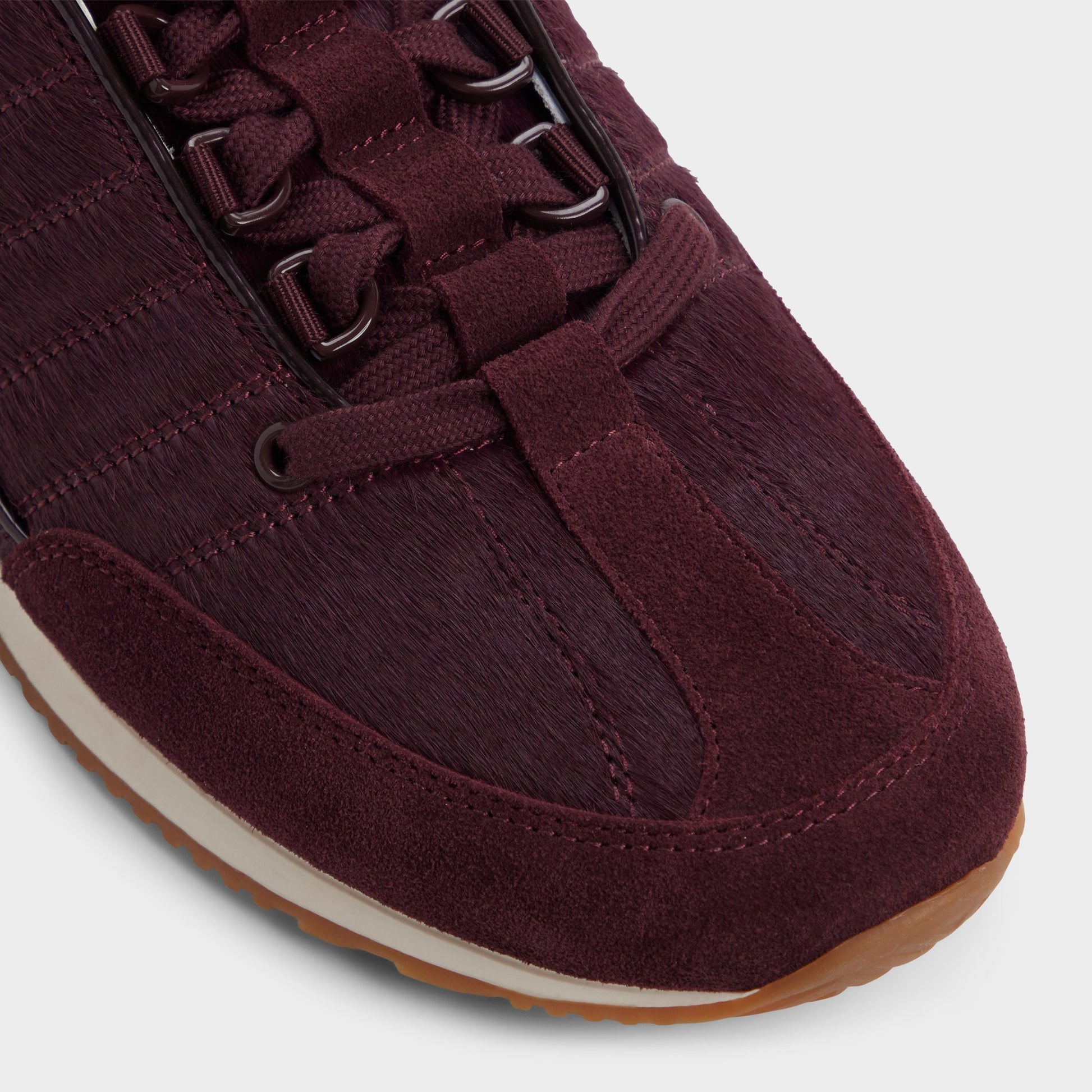 Close-up of the Bordo Rocko Oxford shoe