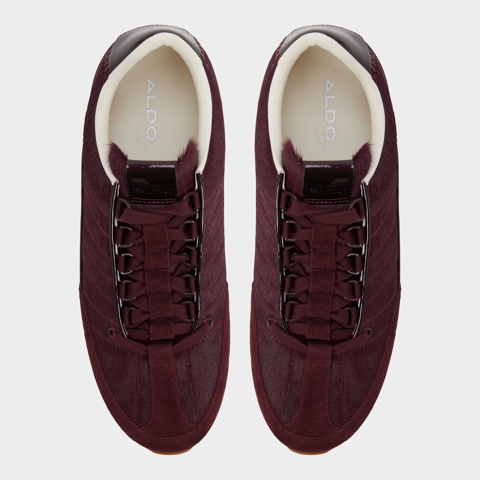 Top-down view of the Bordo Rocko Oxford shoe