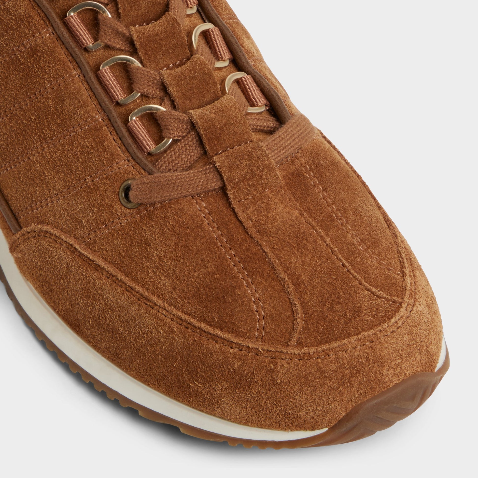Close-up of the Light brown Rocko Low top sneaker
