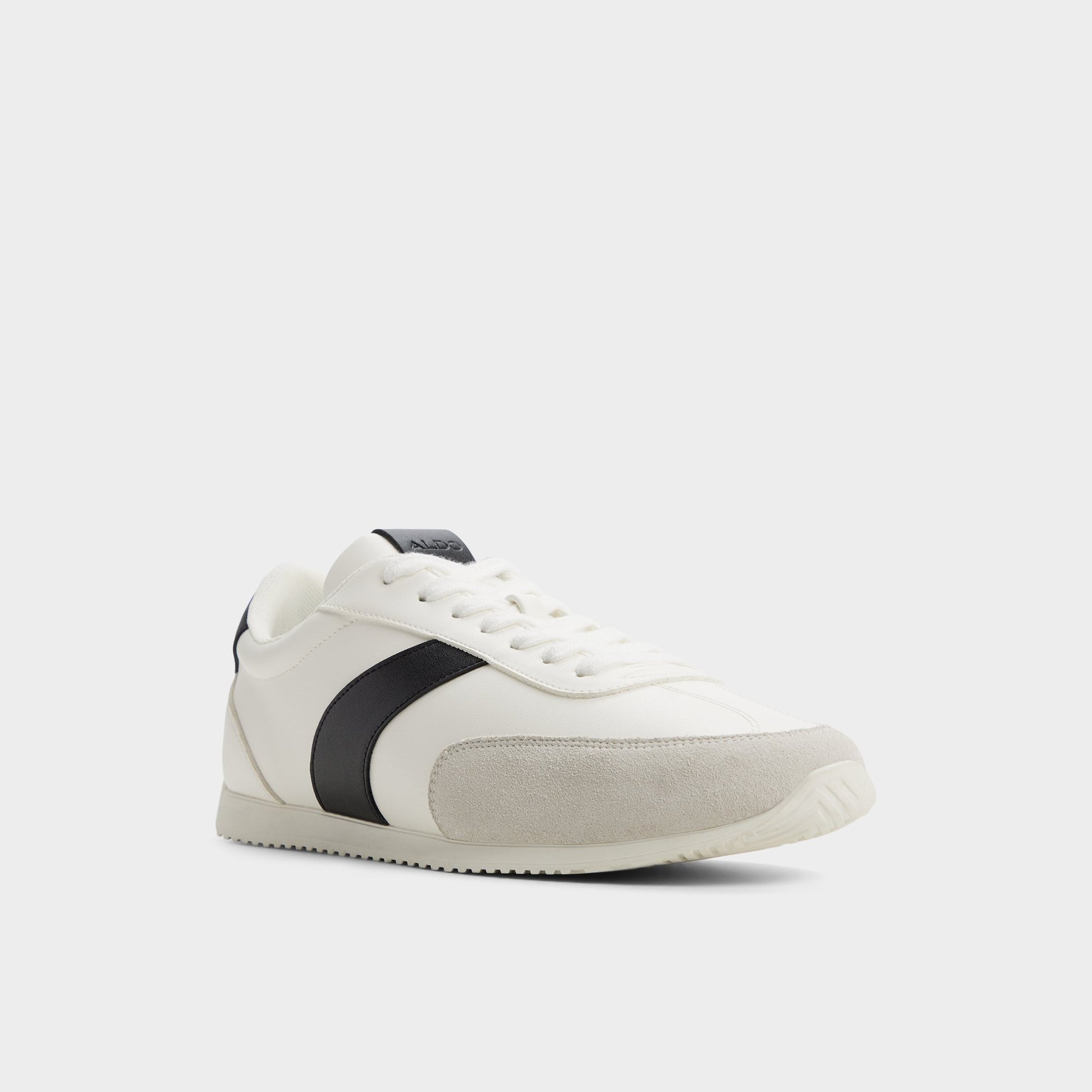 Three-quarter angle of White Nathaniell Low top sneaker's front side