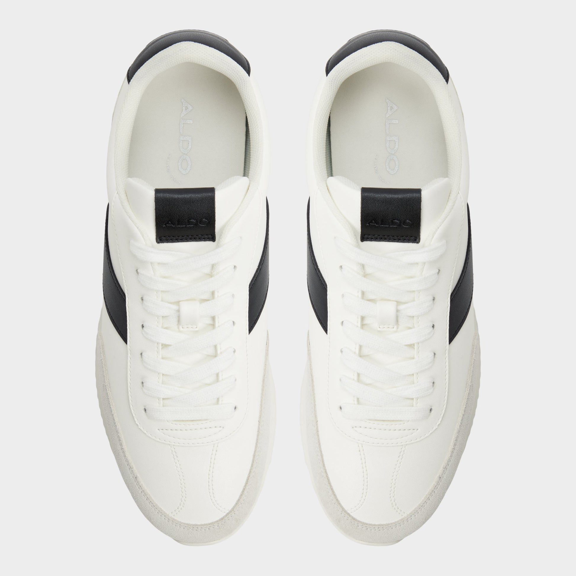 Top-down view of the White Nathaniell Low top sneaker