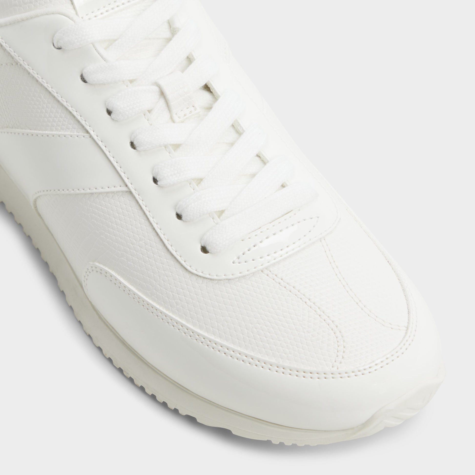 Close-up of the White combo Nathaniell Low top sneaker