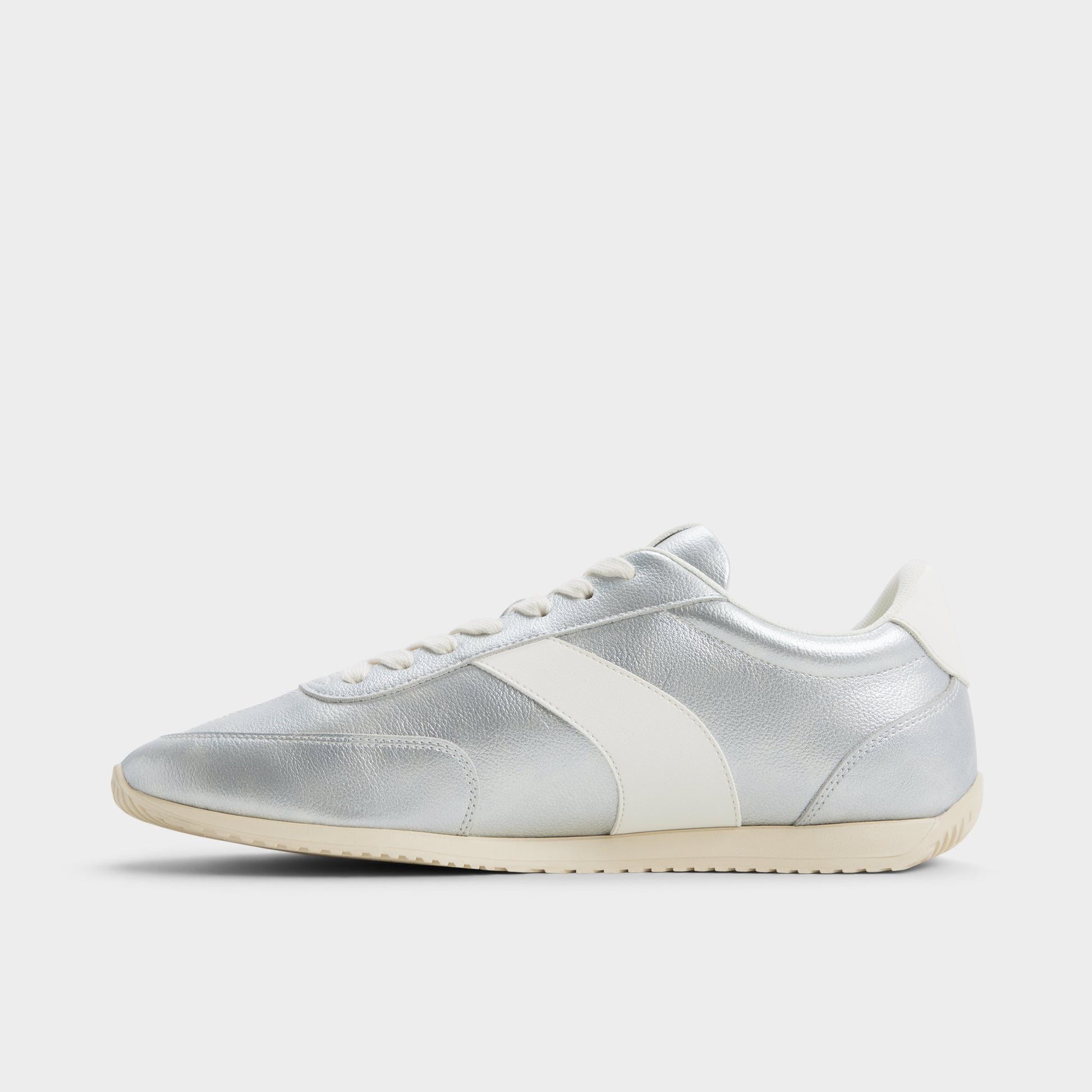 Side view of Silver Nathaniell Low top sneaker