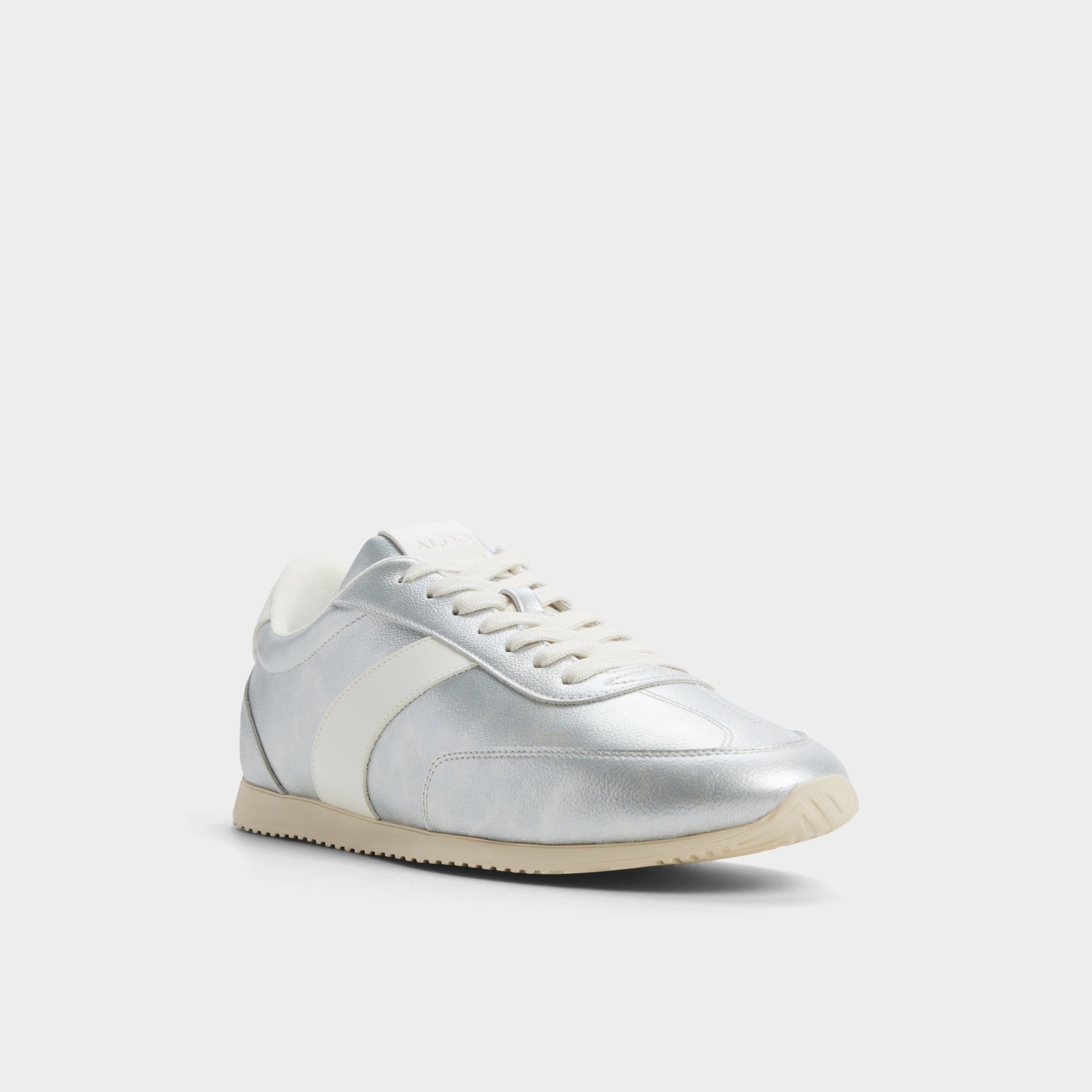 Three-quarter angle of Silver Nathaniell Low top sneaker's front side