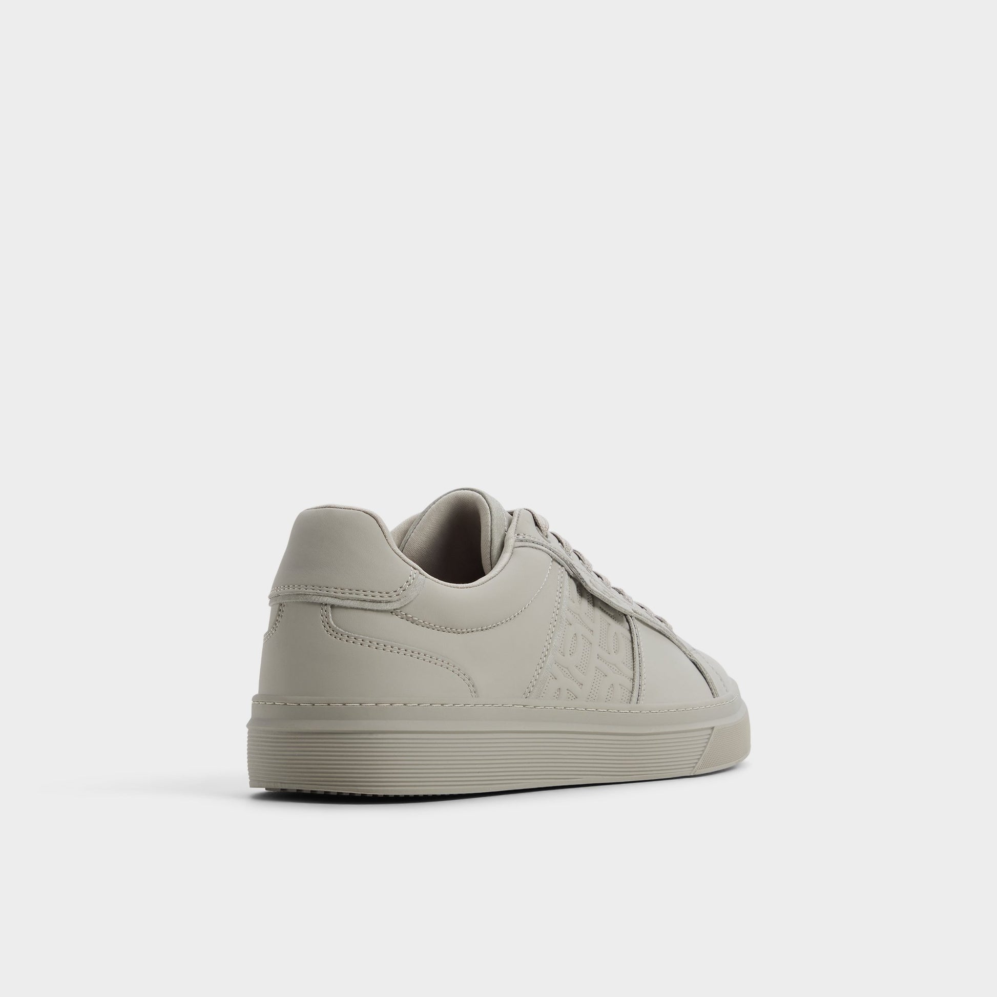 Three-quarter angle of Light grey Courtline Low top sneaker's back side