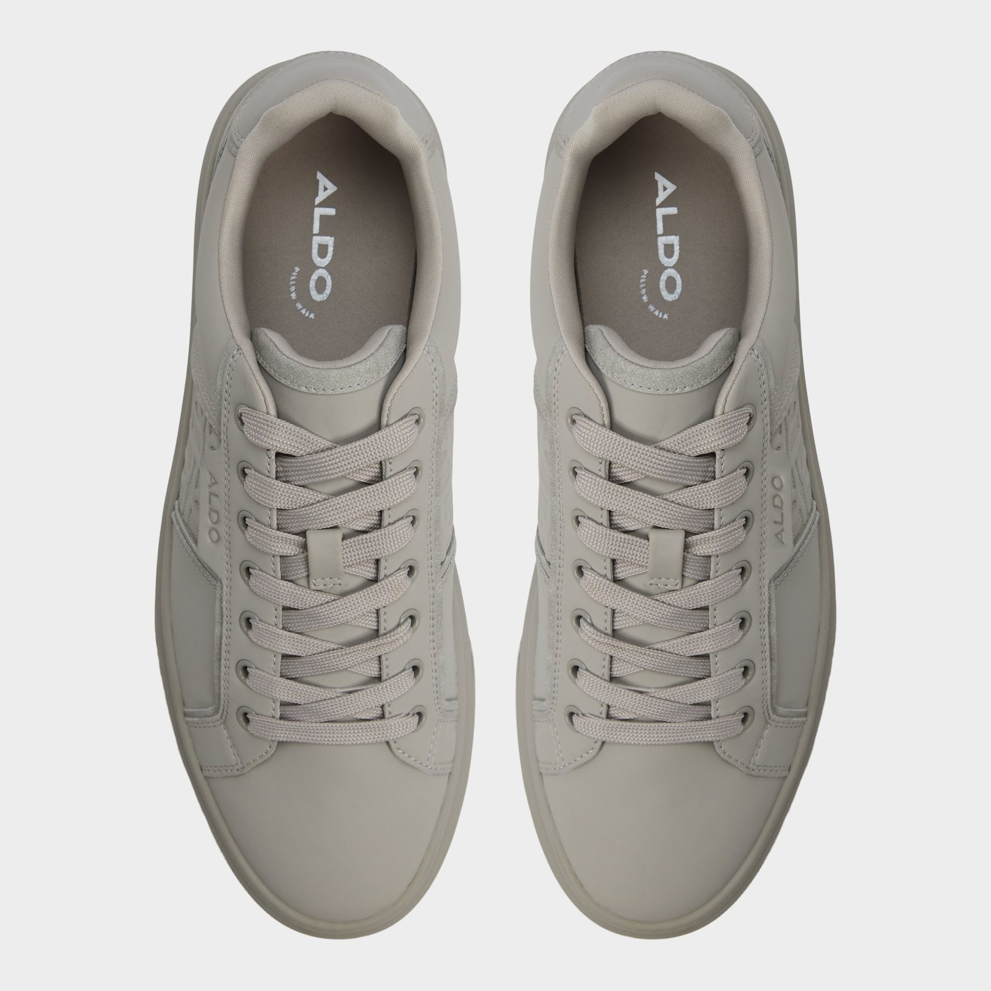 Top-down view of the Light grey Courtline Low top sneaker