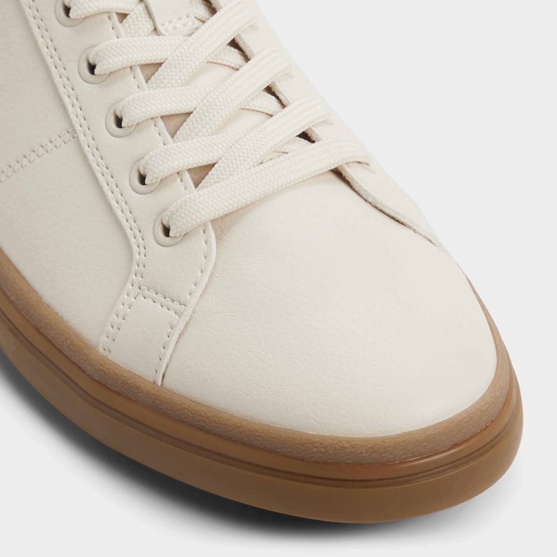 Close-up of the Light beige Finespec Low top sneaker