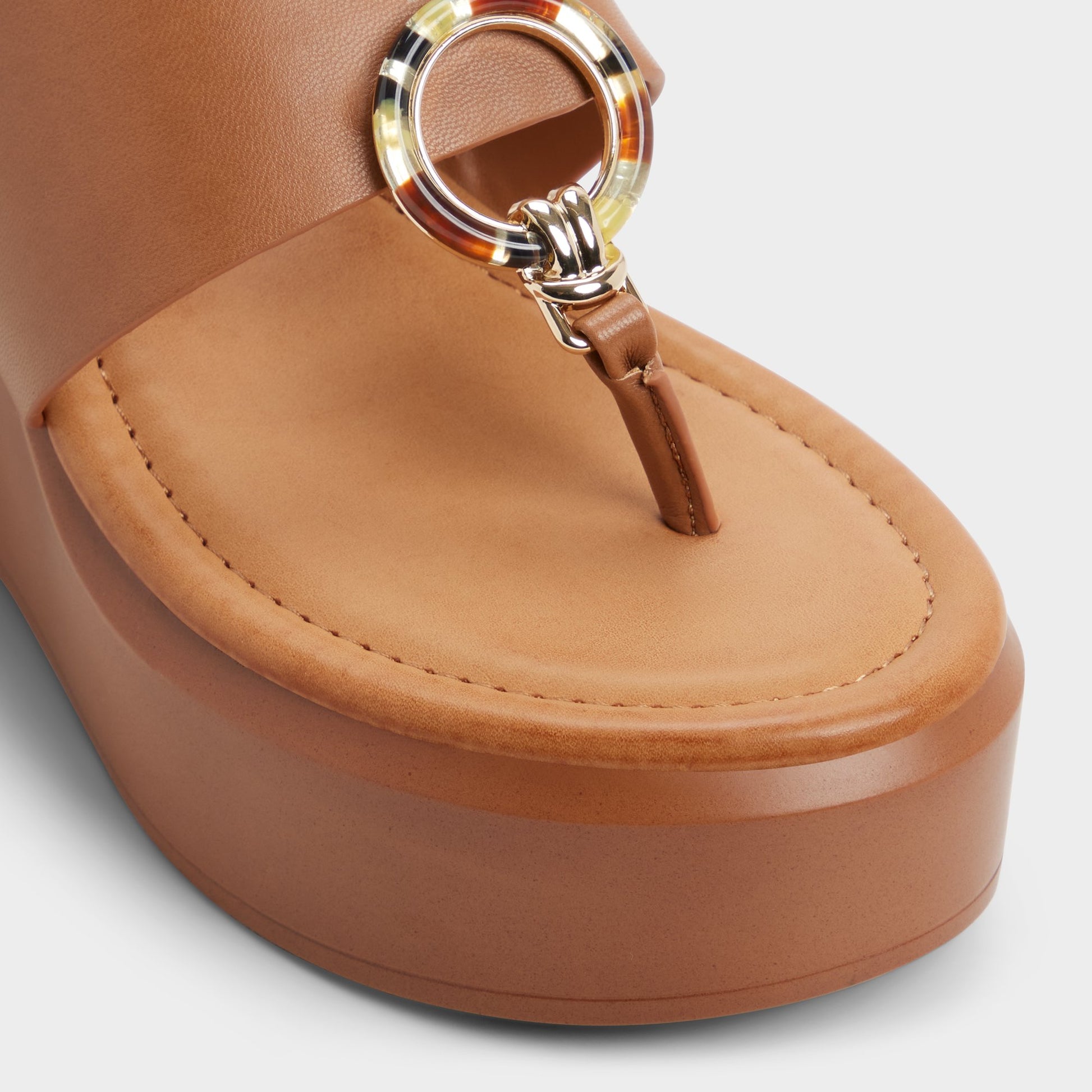 Close-up of the Medium brown Friegan