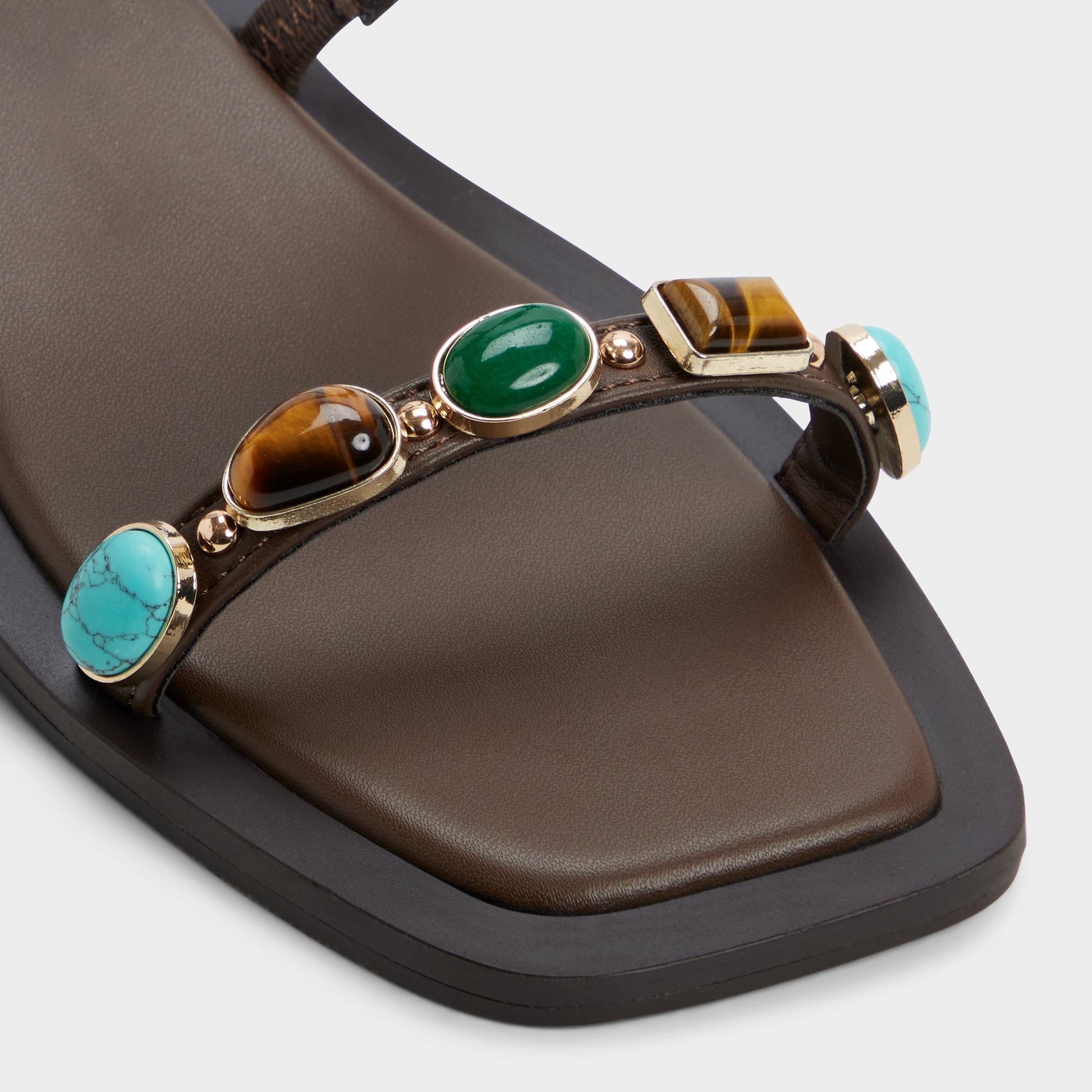 Gros plan de la Marron Foncé Sapphira Claquette