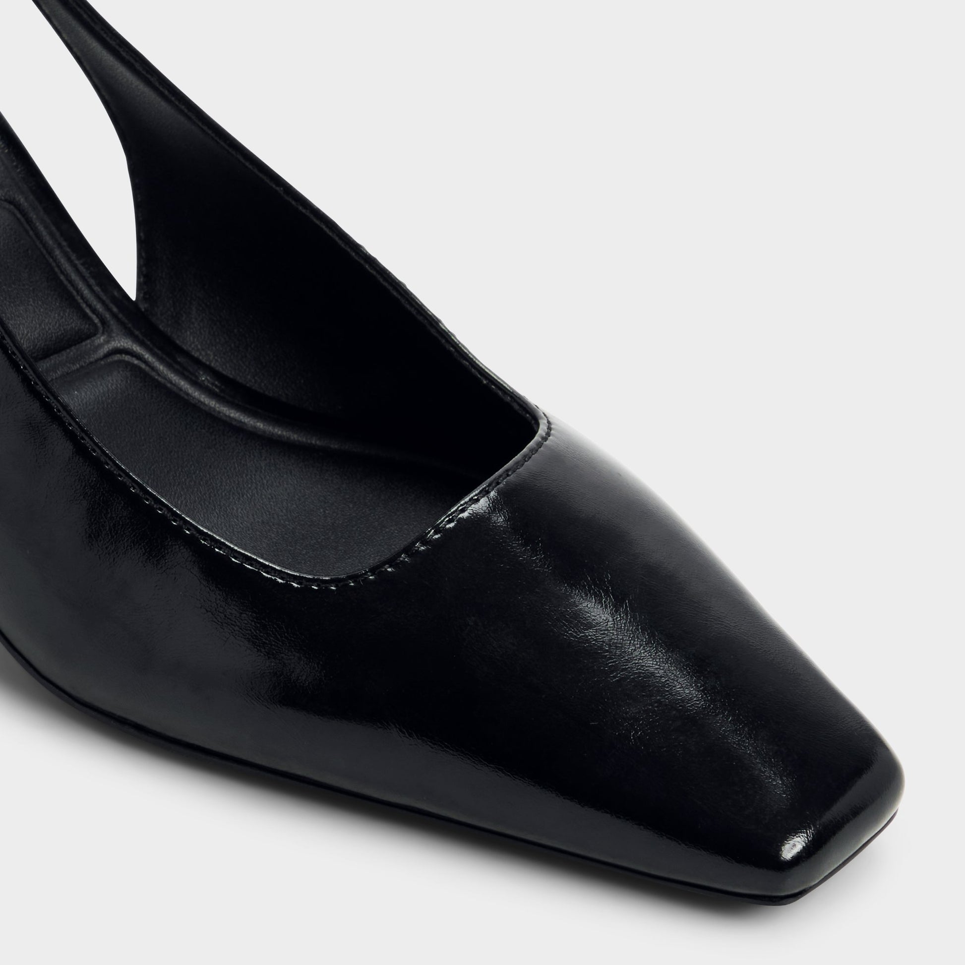 Gros plan de la Autre Noir Gabriellie Talon haut à bride arrière