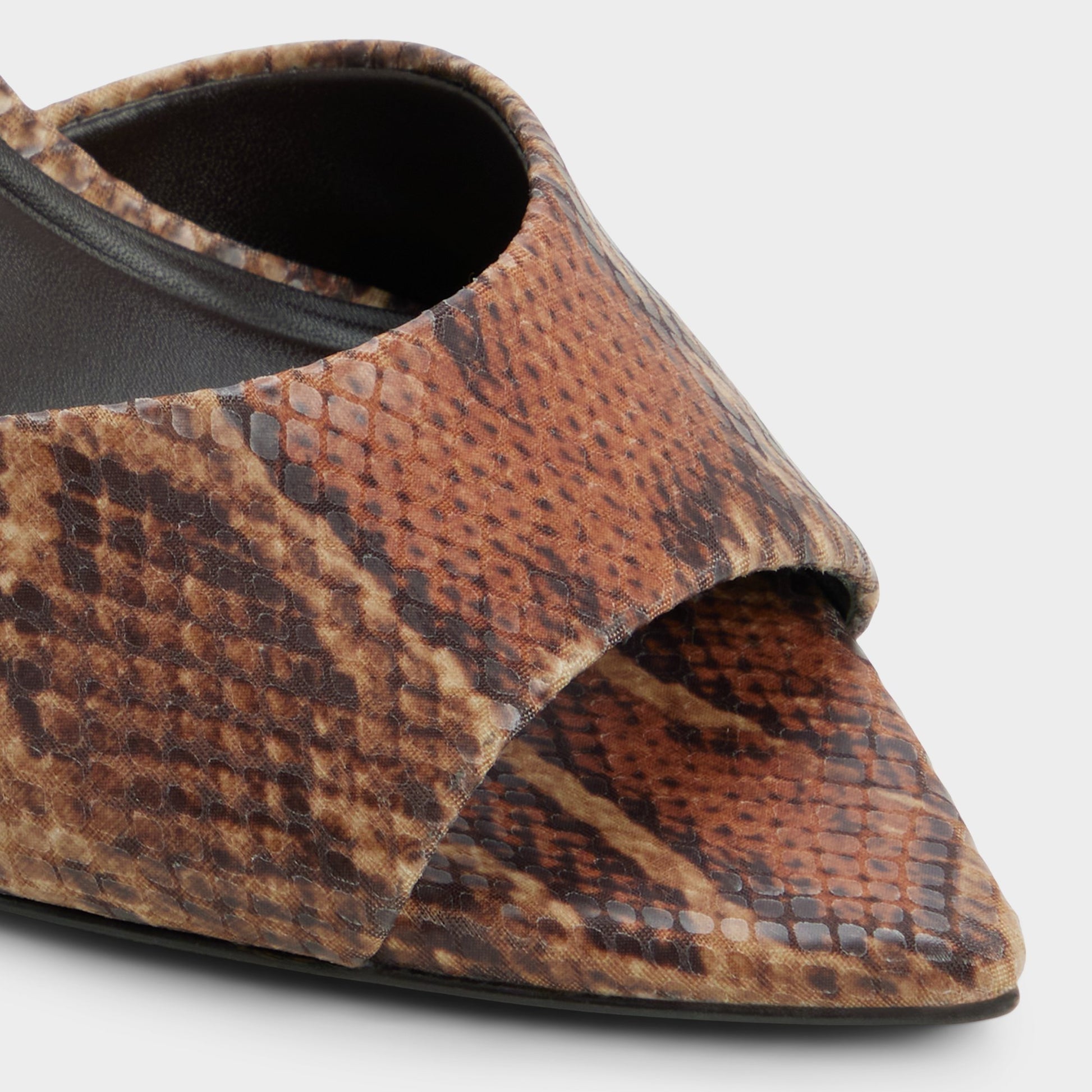 Close-up of the Brown multi Anniebrilden Heeled mule