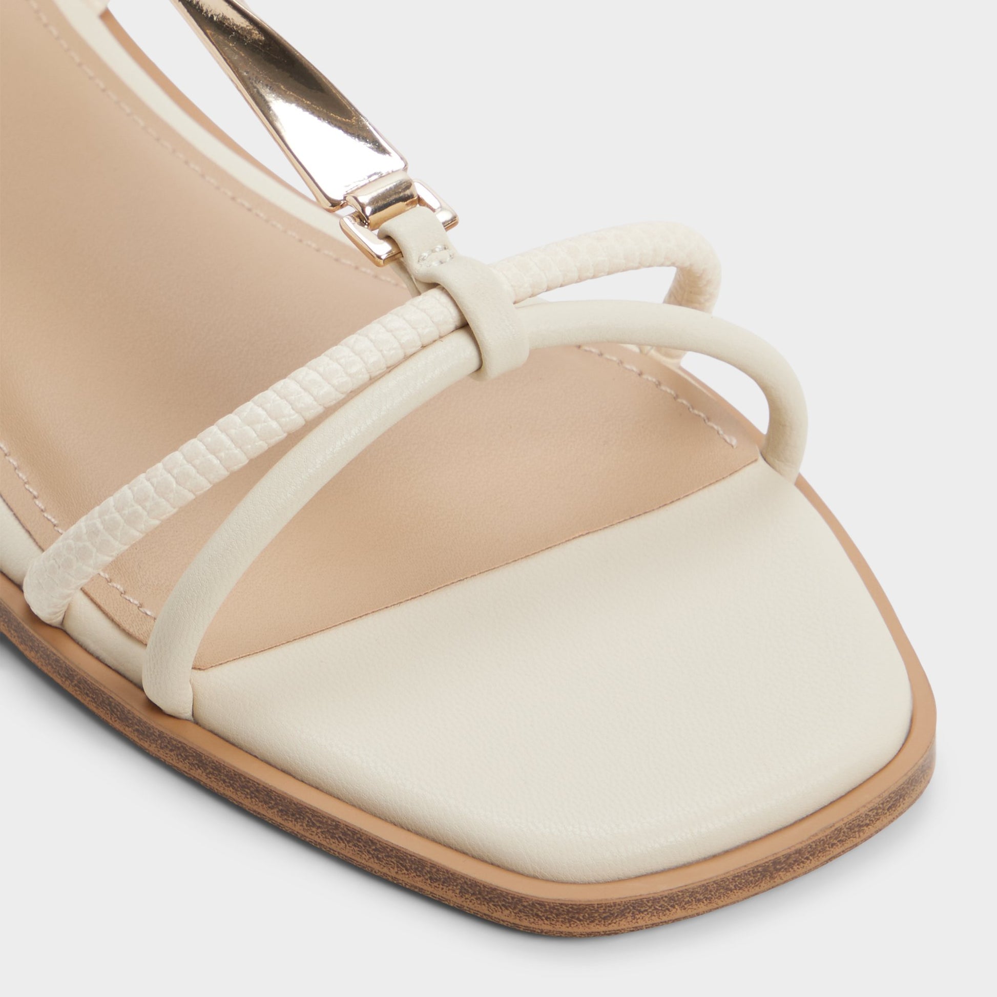 Close-up of the Other white Ebaeryn
