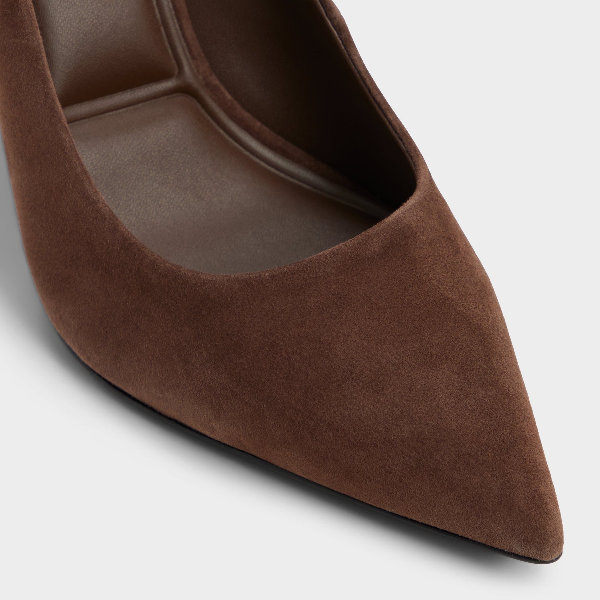 Gros plan de la Marron Foncé Laylo