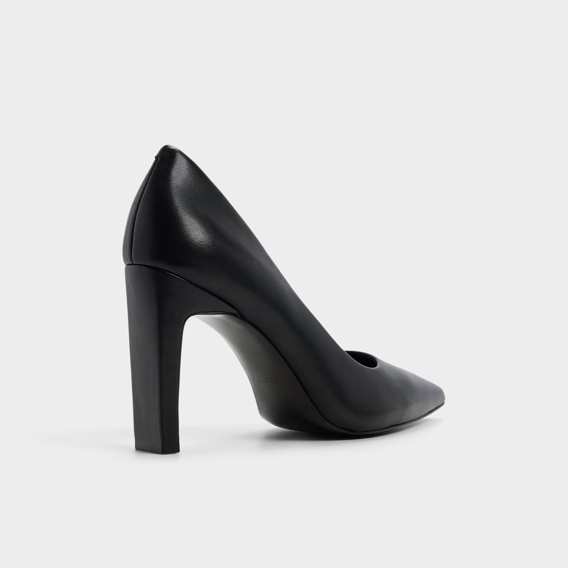 Angle de trois quarts de l'arrière de Noir Laylo