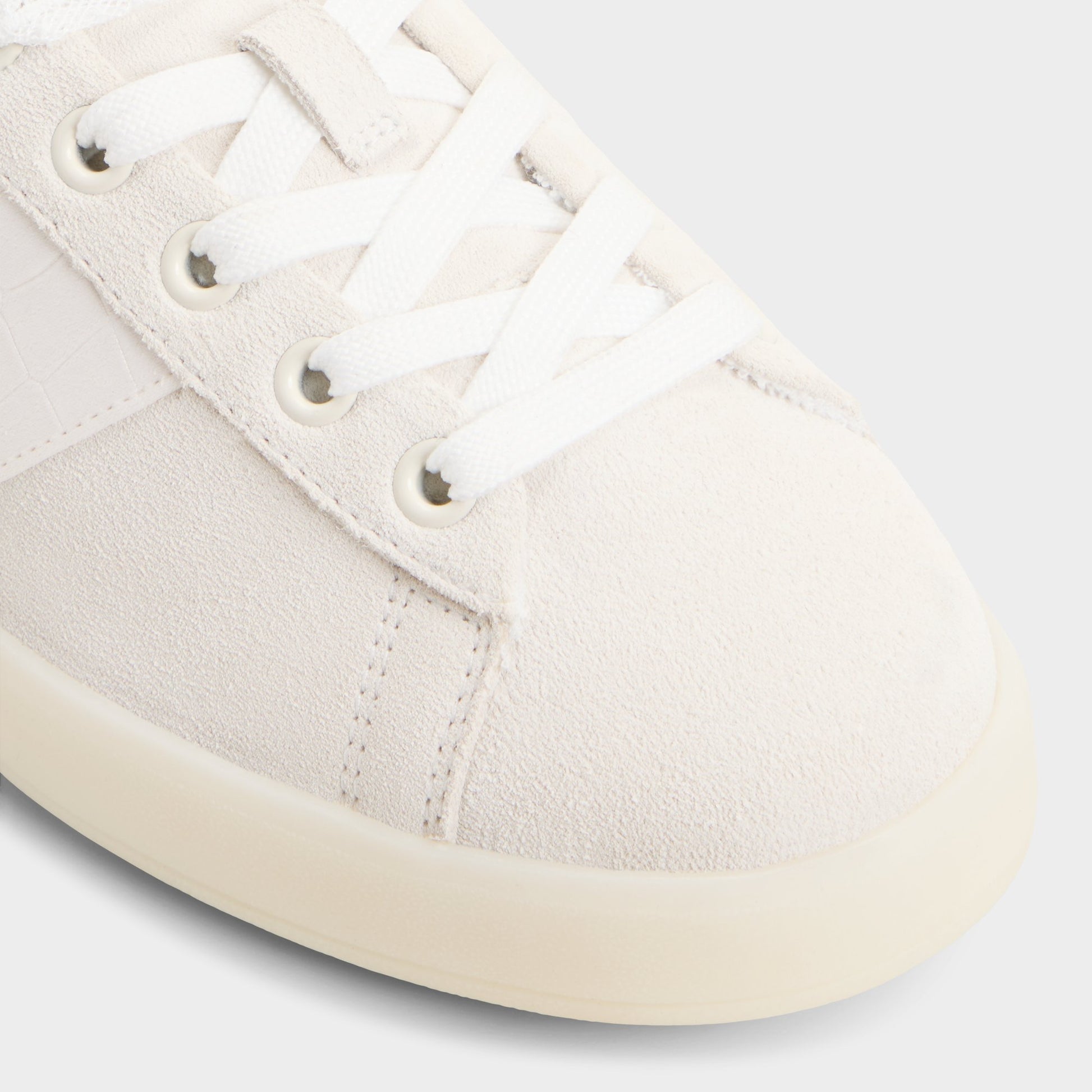 Gros plan de la Combo Blanc Adrei Sneaker