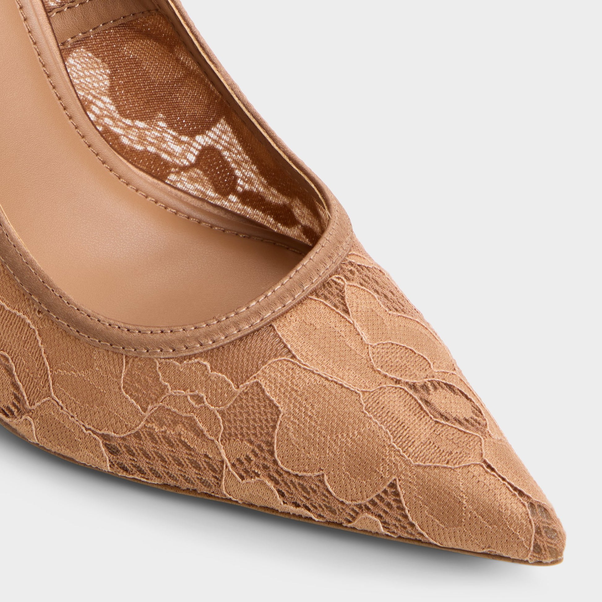 Close-up of the Medium brown Starrla Pump