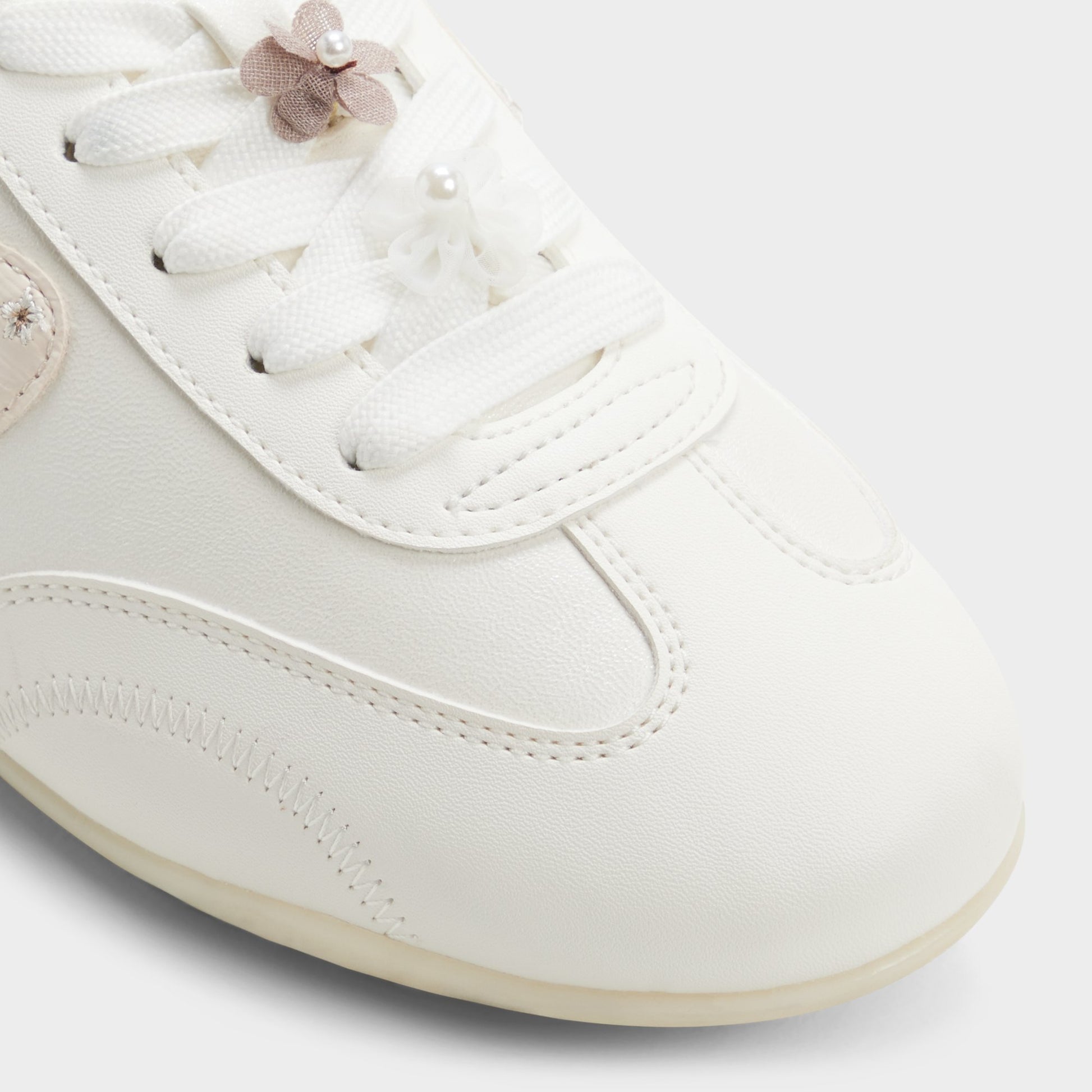 Gros plan de la Combo Beige Maxie Sneaker