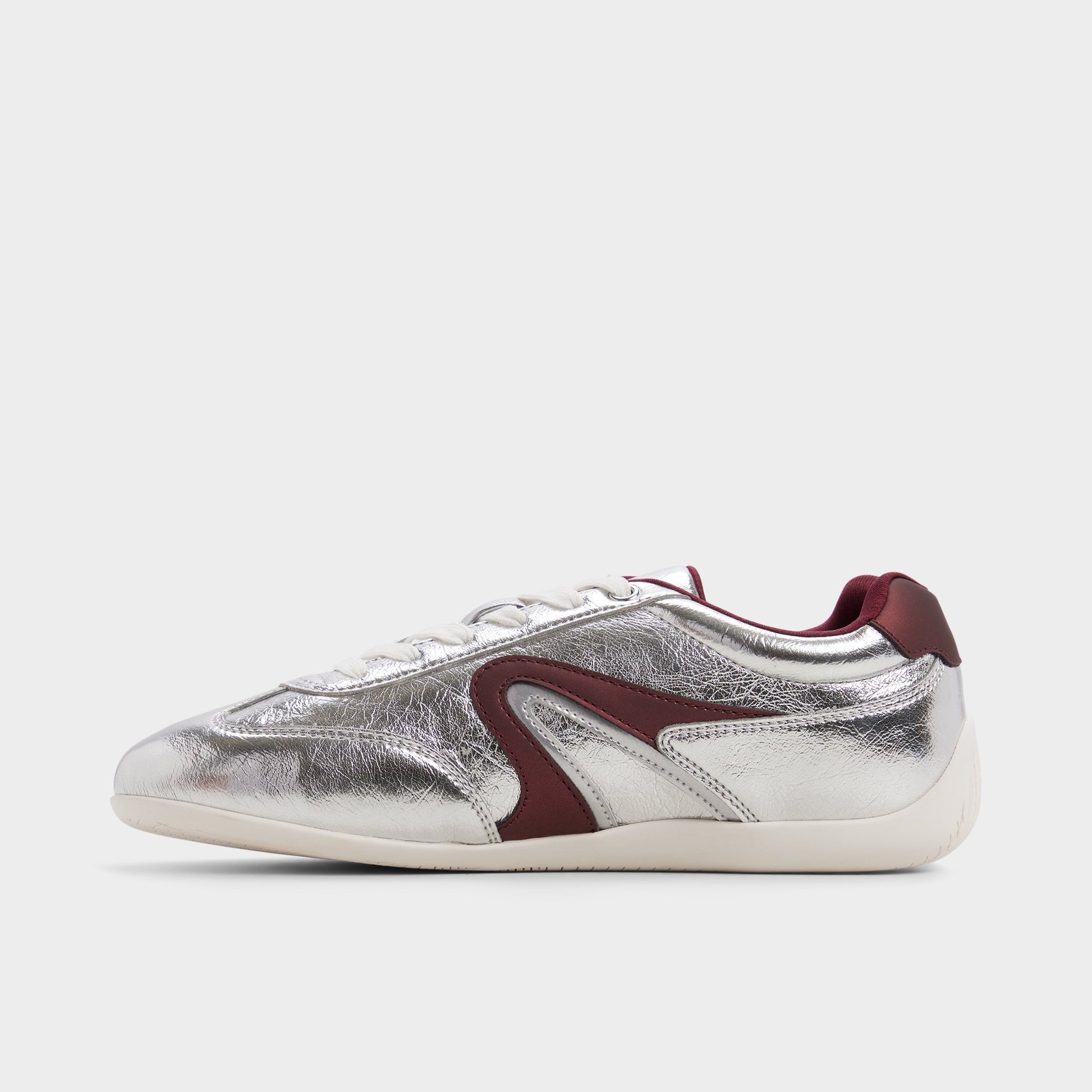 Vue latérale de Argent Maxie Sneaker