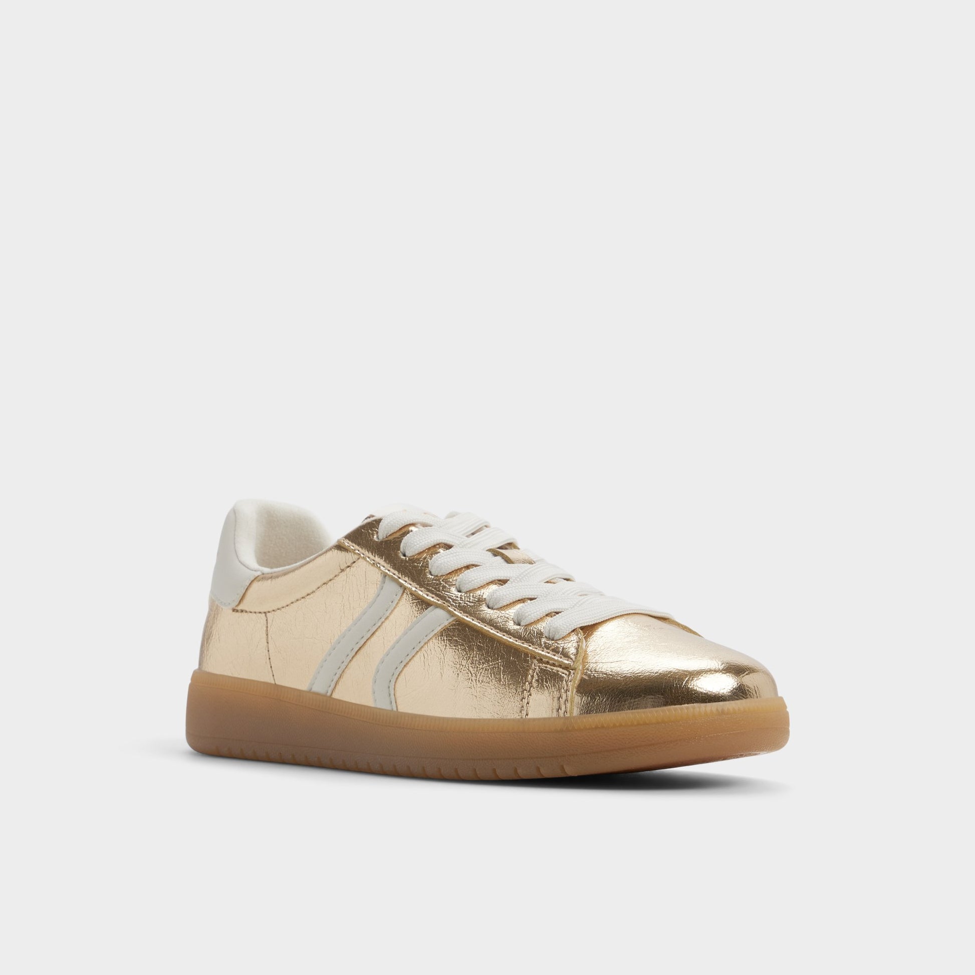 Three-quarter angle of Gold Chicsneaker2 's front side