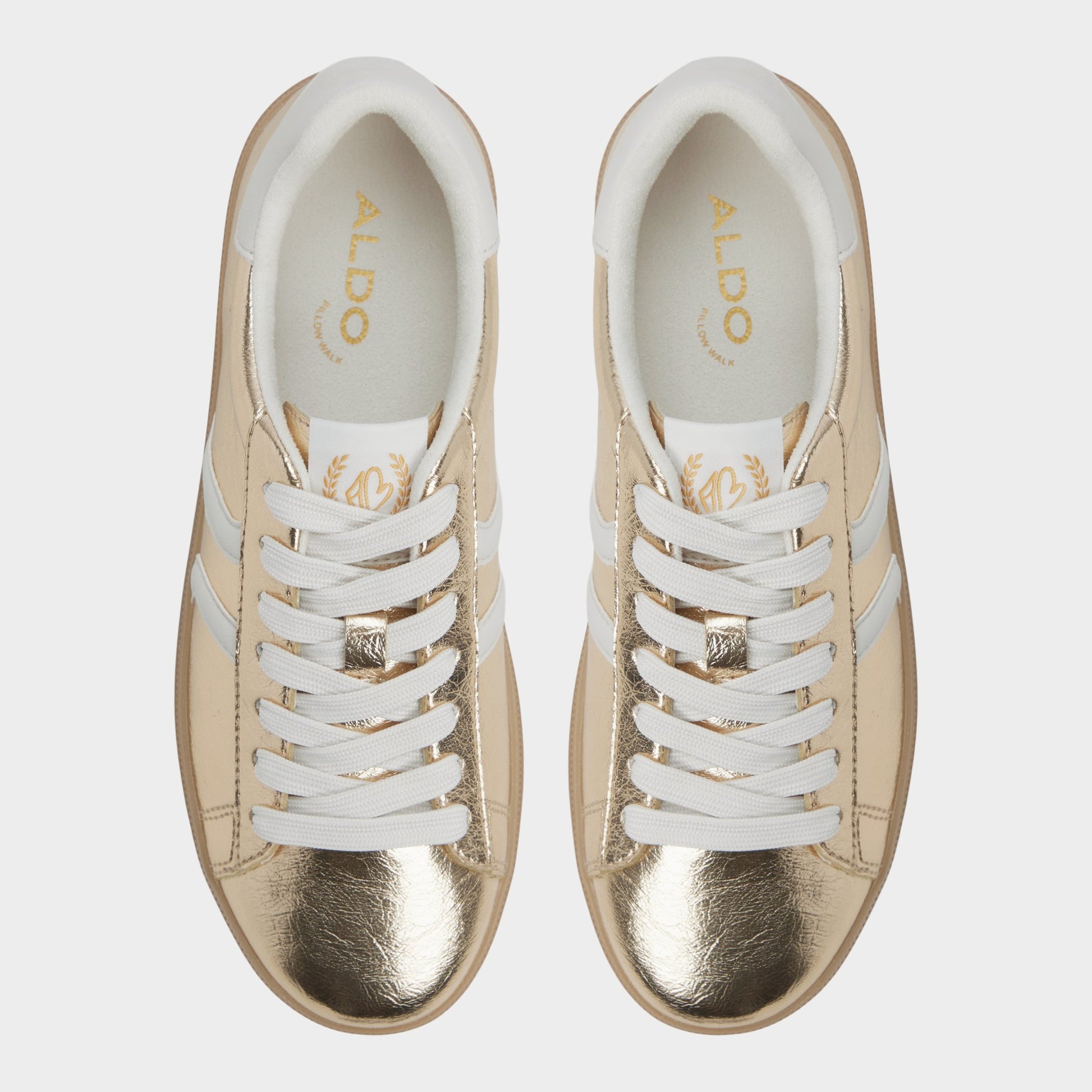 Top-down view of the Gold Chicsneaker2