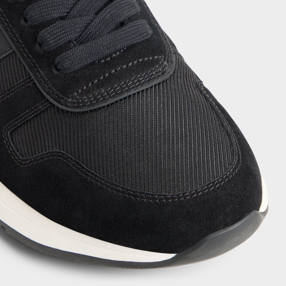 Close-up of the Black Robben