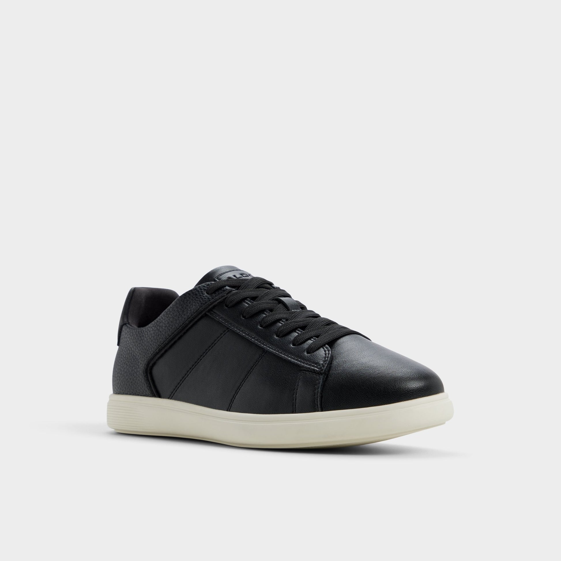 Three-quarter angle of Black Ovie Low top sneaker's front side