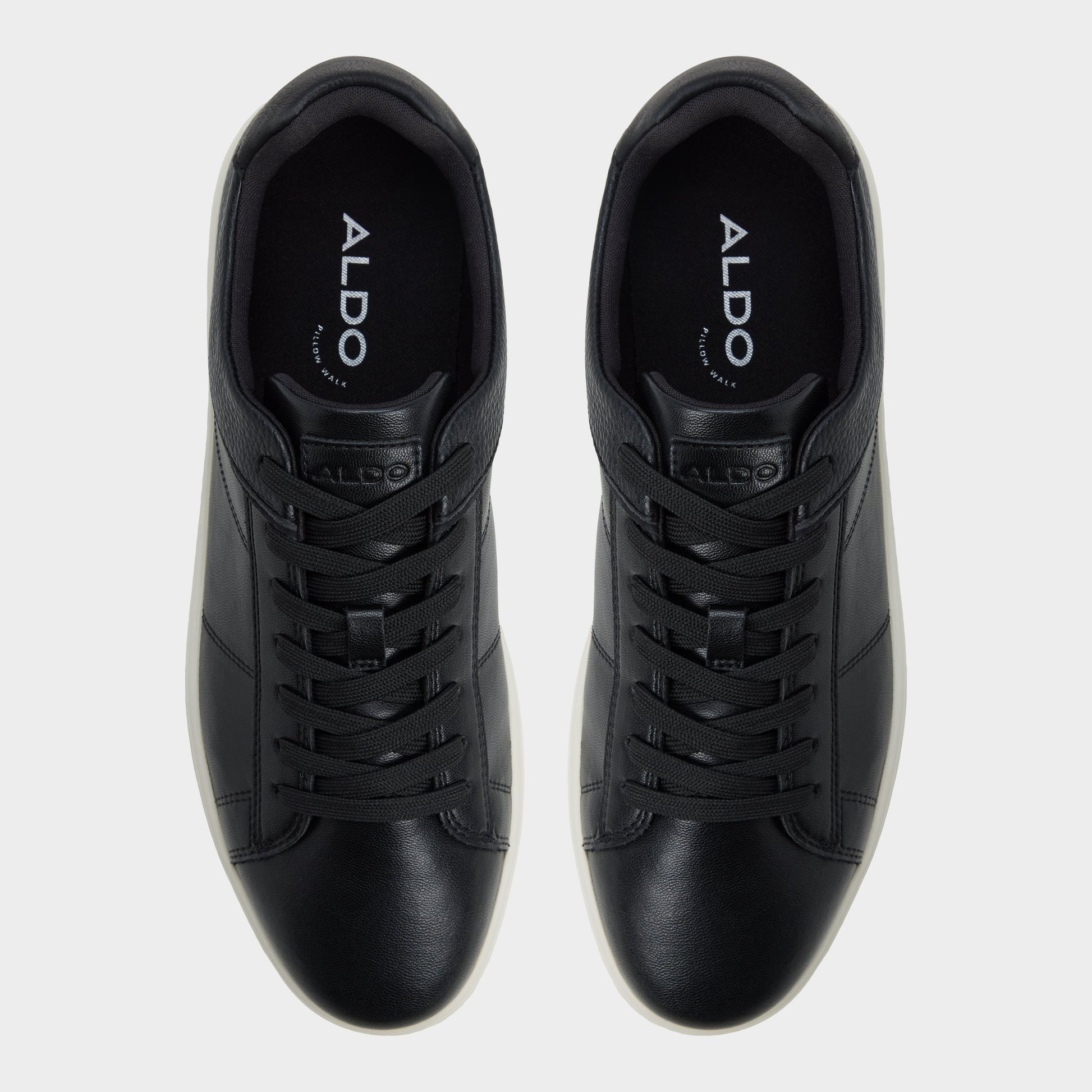 Top-down view of the Black Ovie Low top sneaker