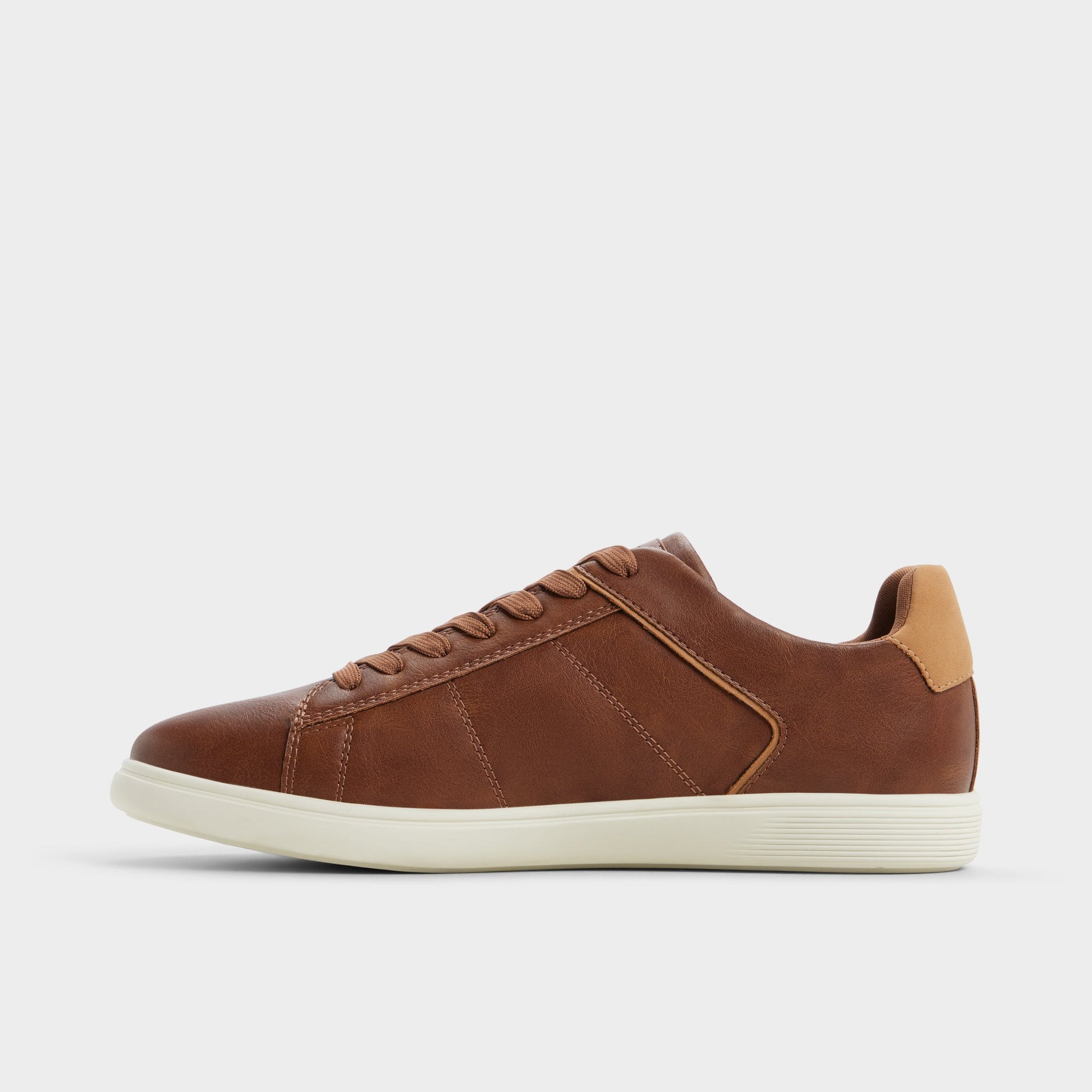 Side view of Cognac Ovie Low top sneaker