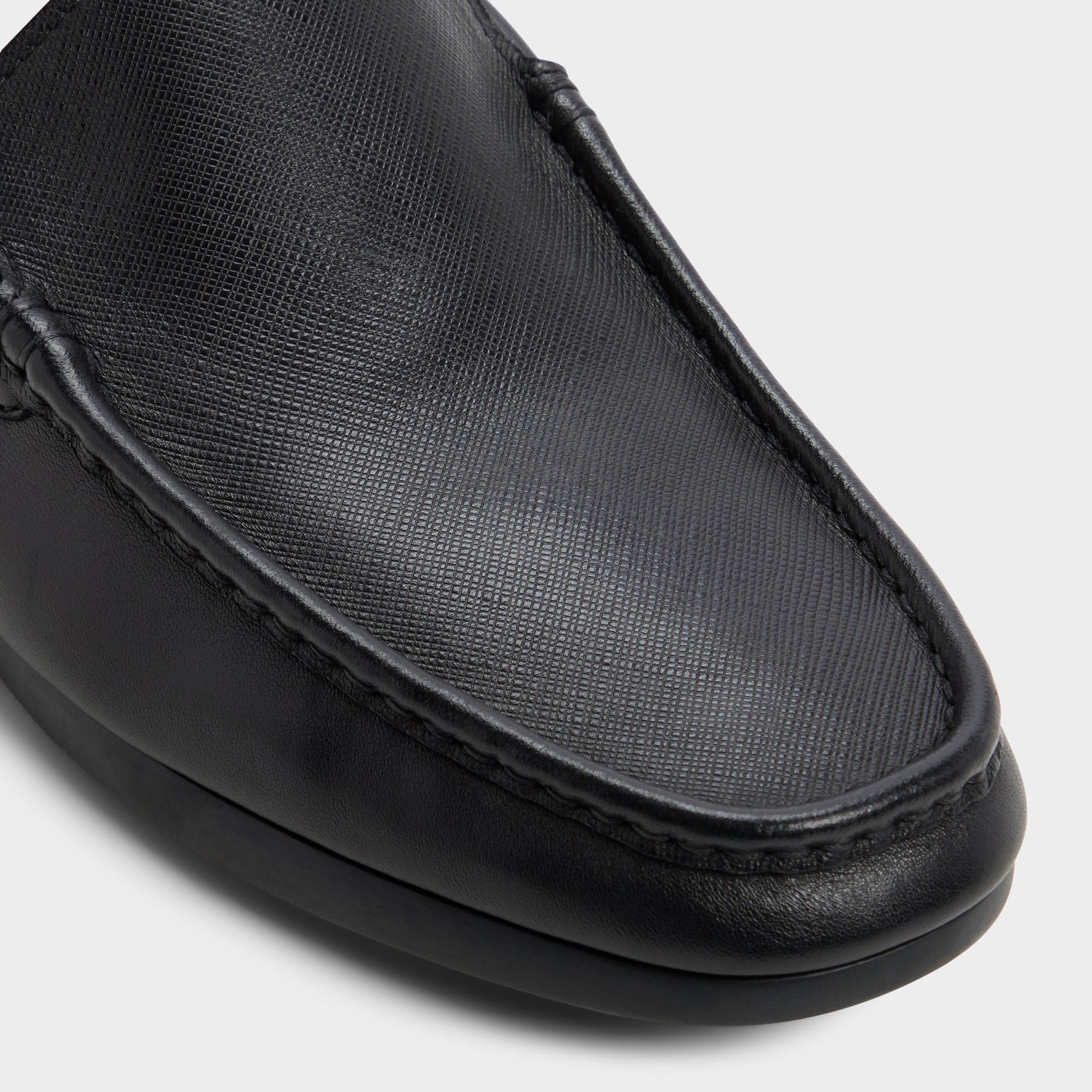 Gros plan de la Noir Zigosh Mocassin