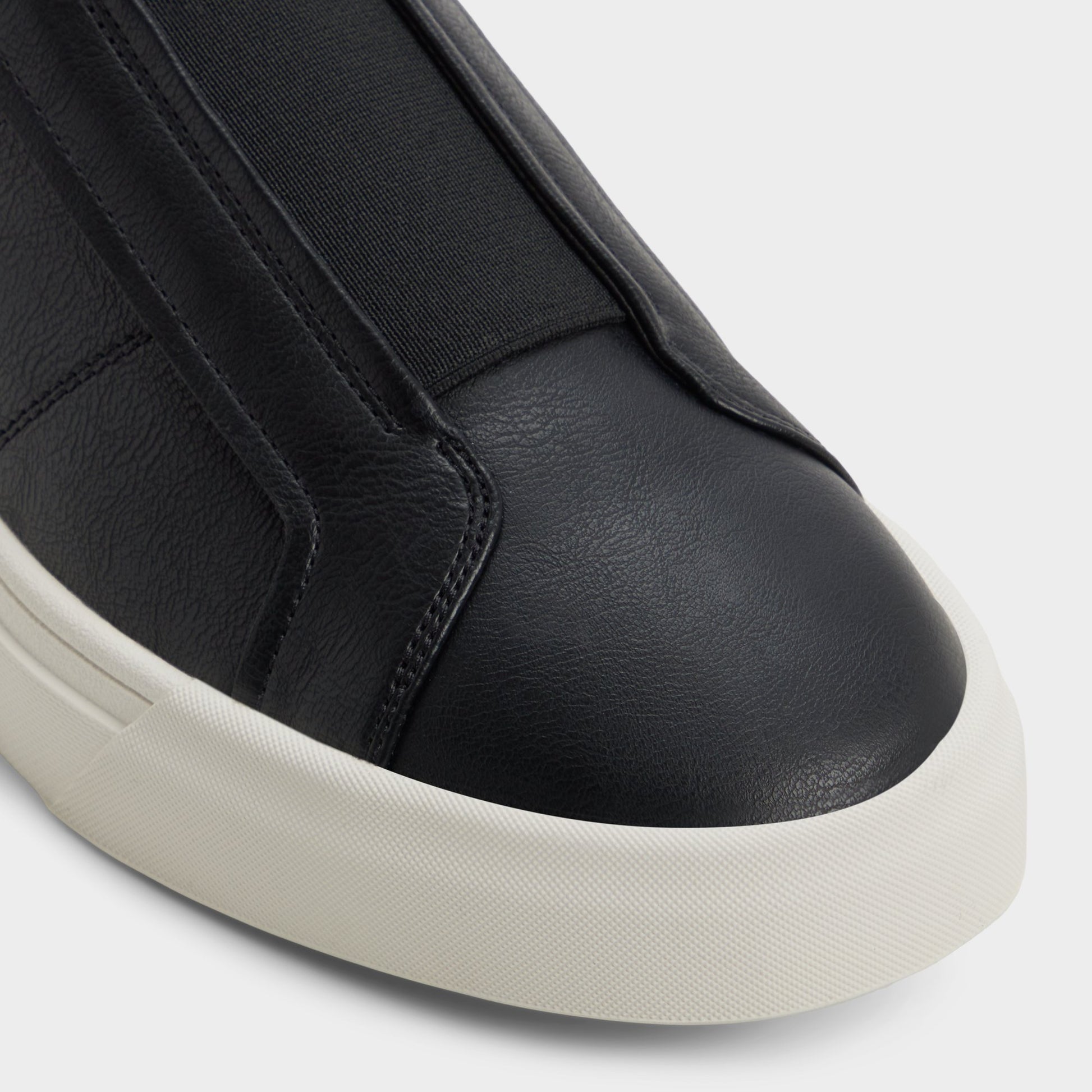 Close-up of the Black Auren