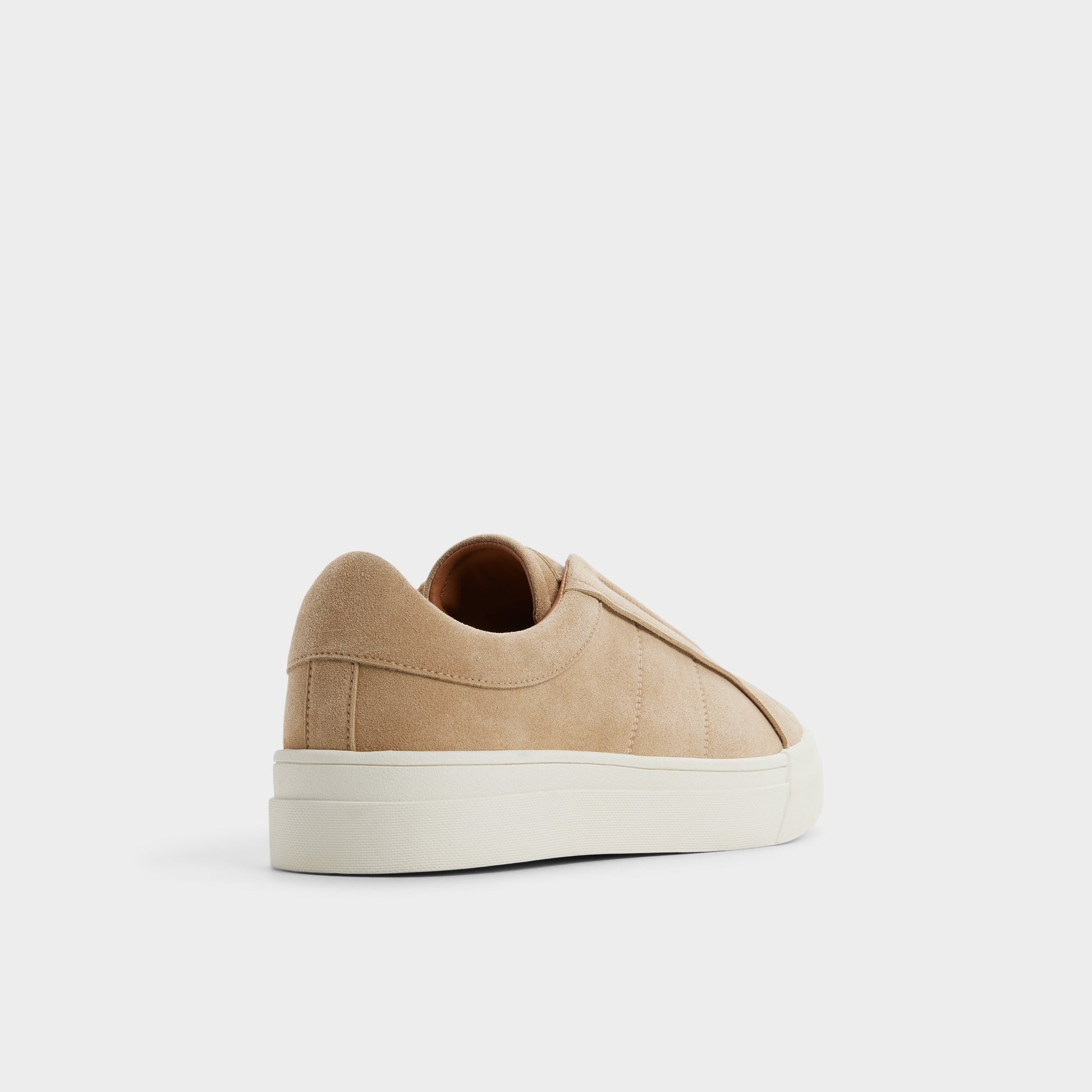 Angle de trois quarts de l'arrière de Beige Auren Sneaker sans lacets